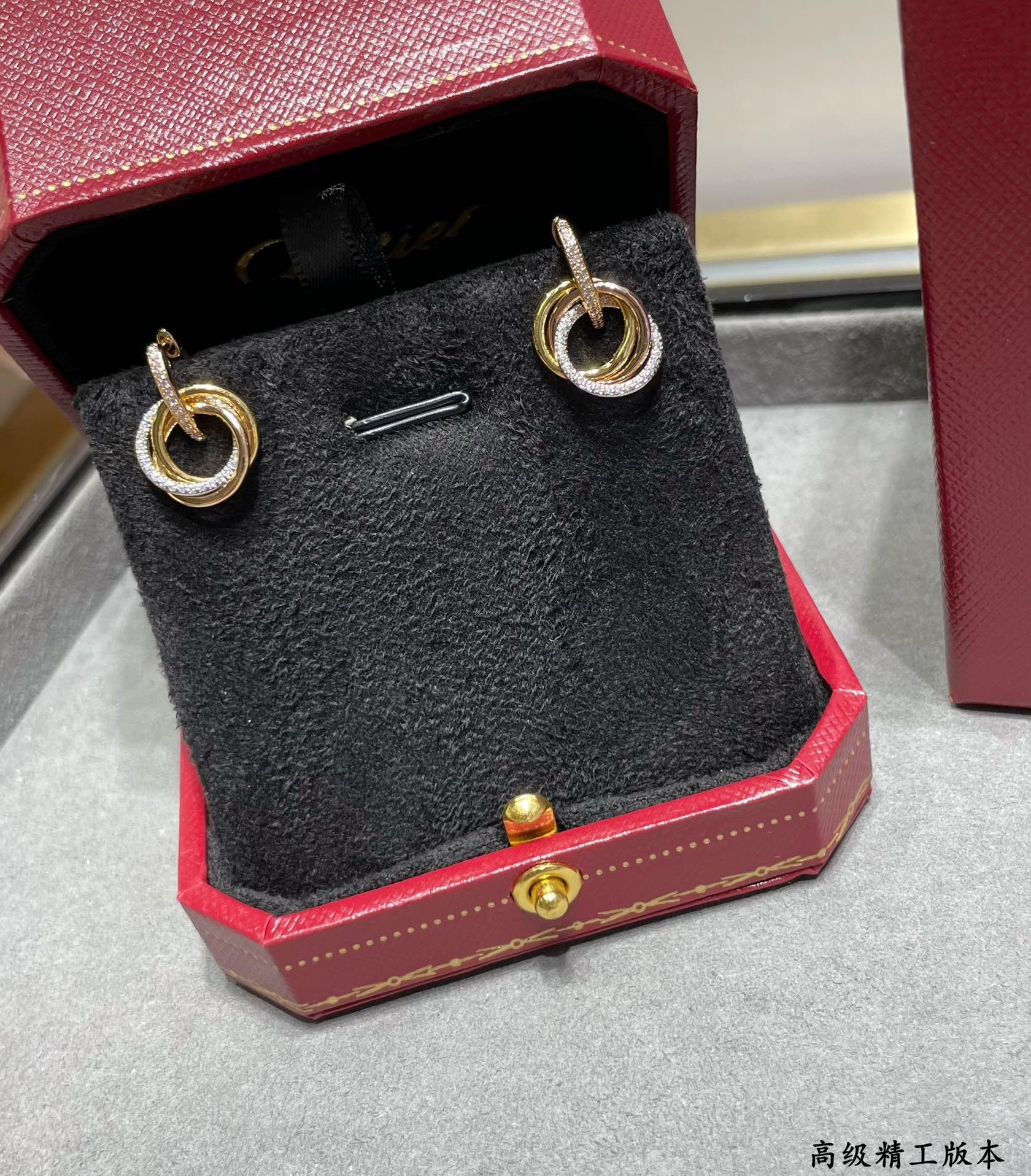 ca*t*er small size triple-ring Di*m*nd earrings