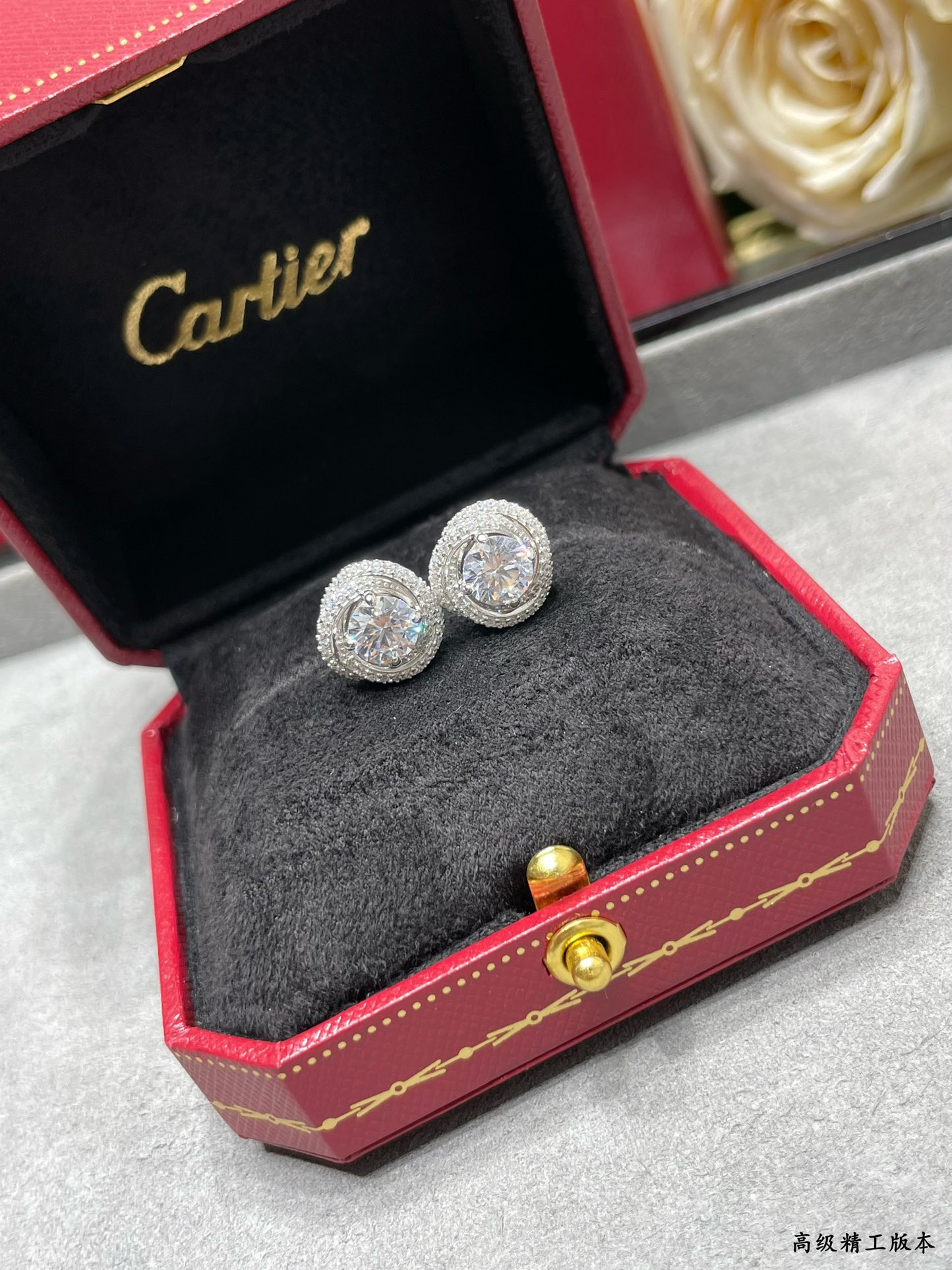 Ca*t*er twist stud earrings