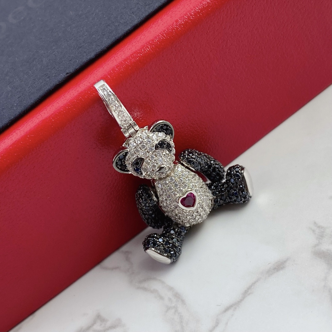 Qeelin Love Heart Bear Pendant Necklace