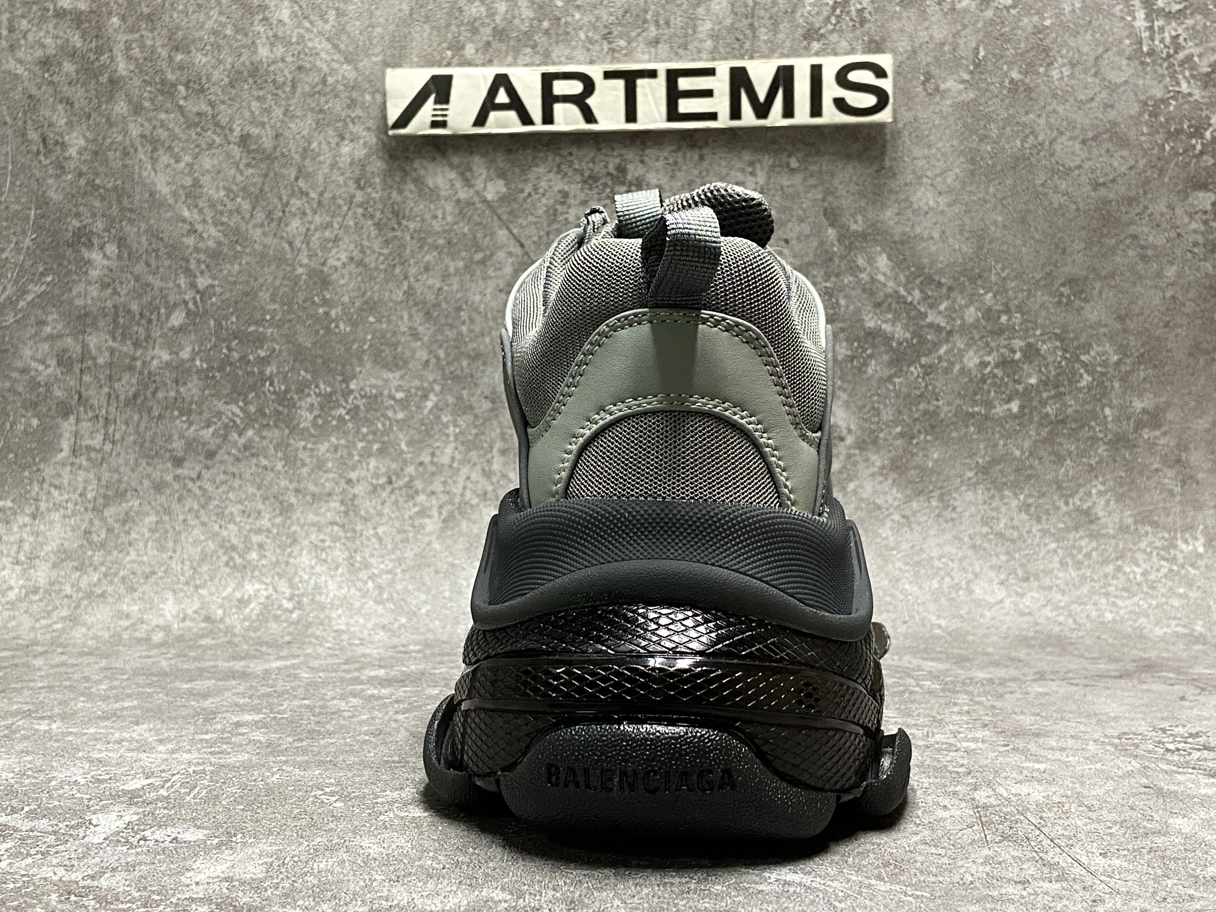 Balenciga Triple S Grey