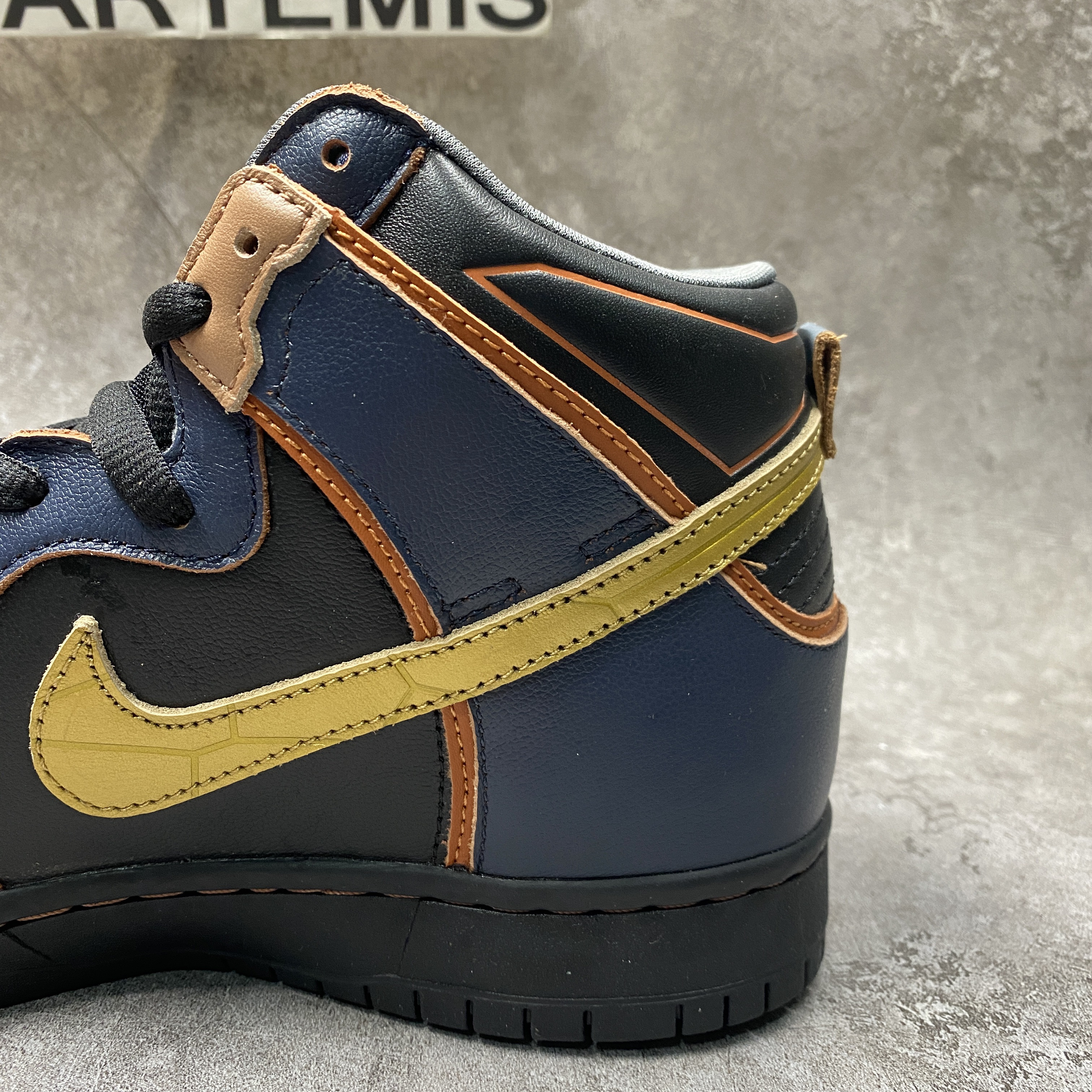 Nike SB Dunk High RX-0 Unicorn Gundam 02 Banshee