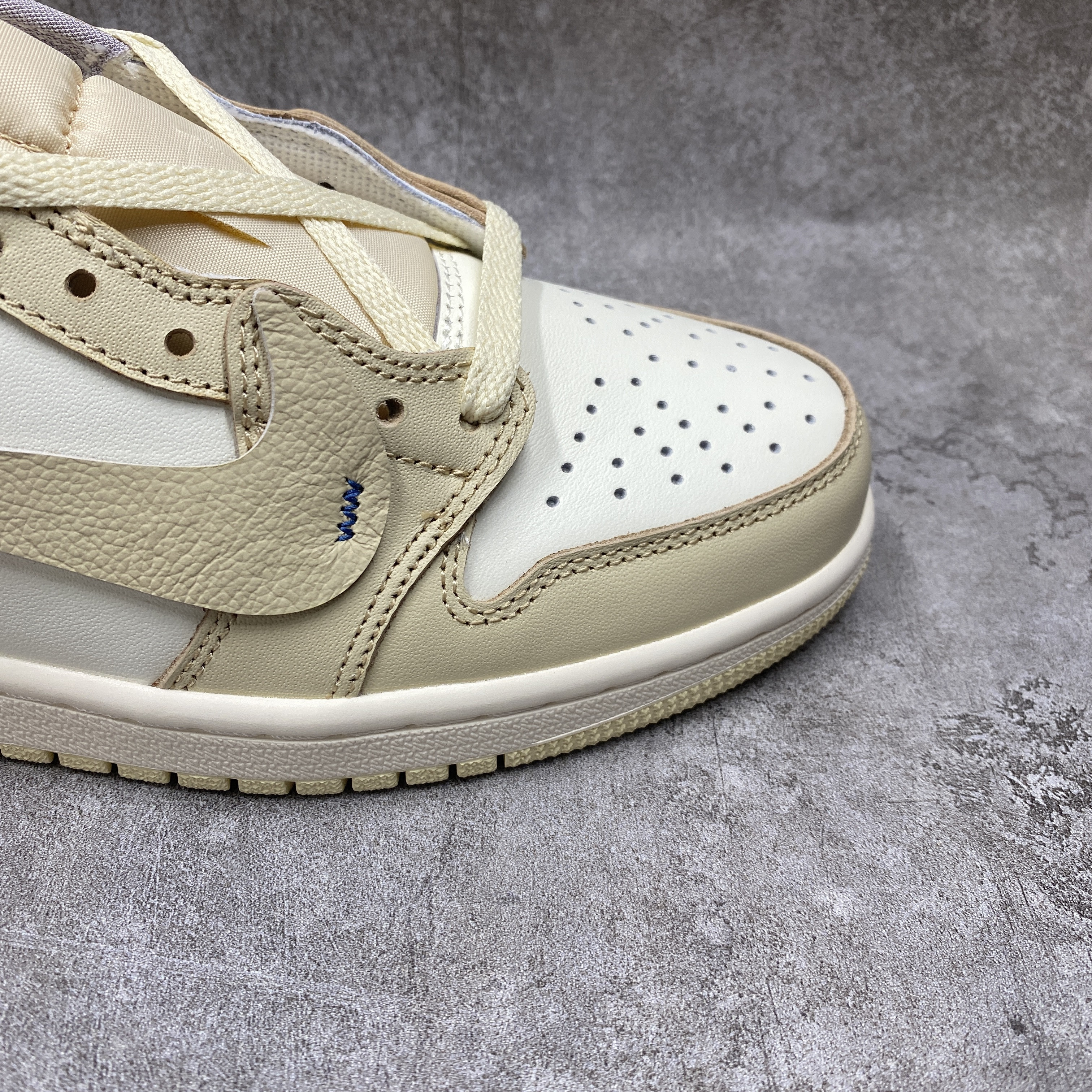 Off-White x Nike Air Jordan 1 Low