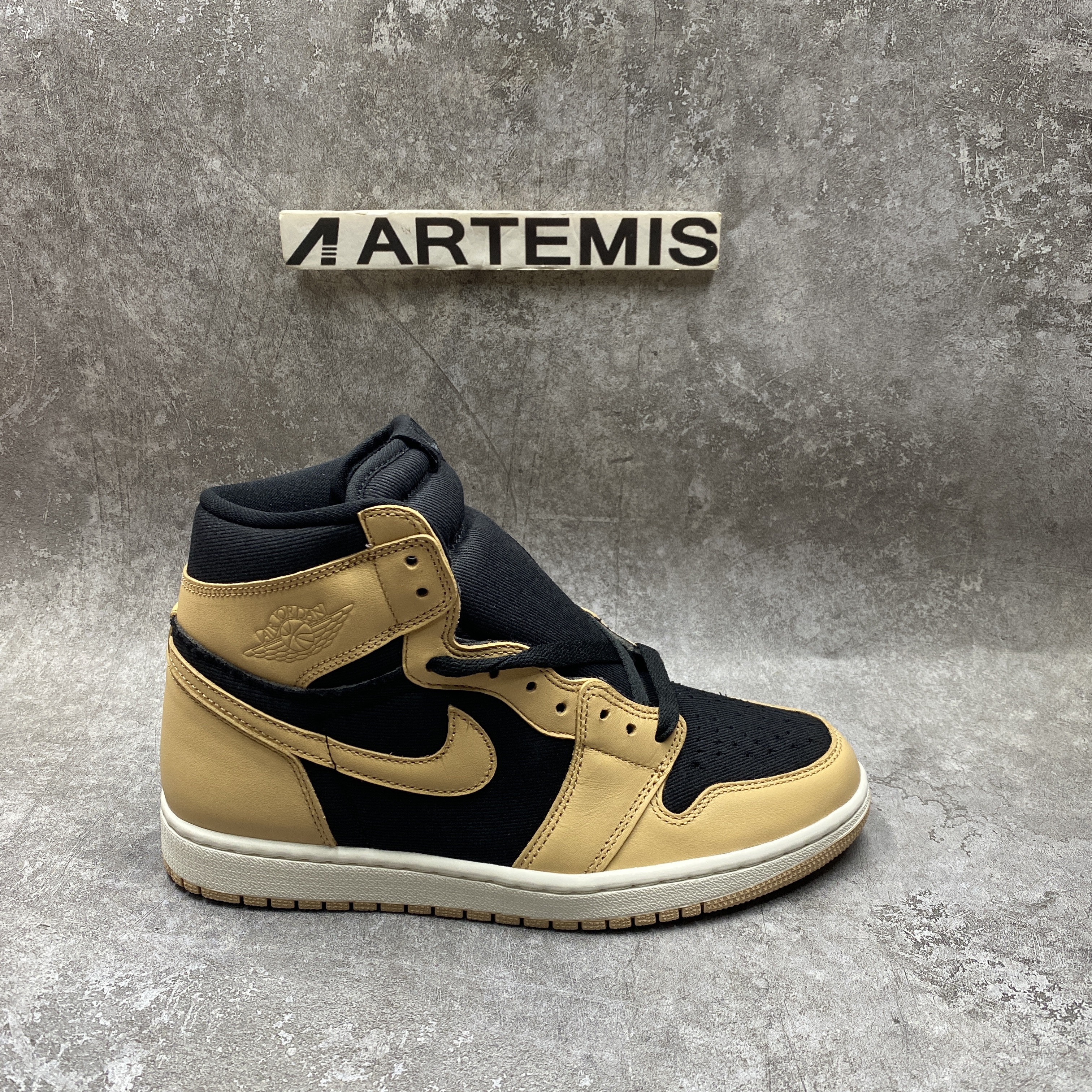 Air Jordan 1 Retro High OG Heirloom