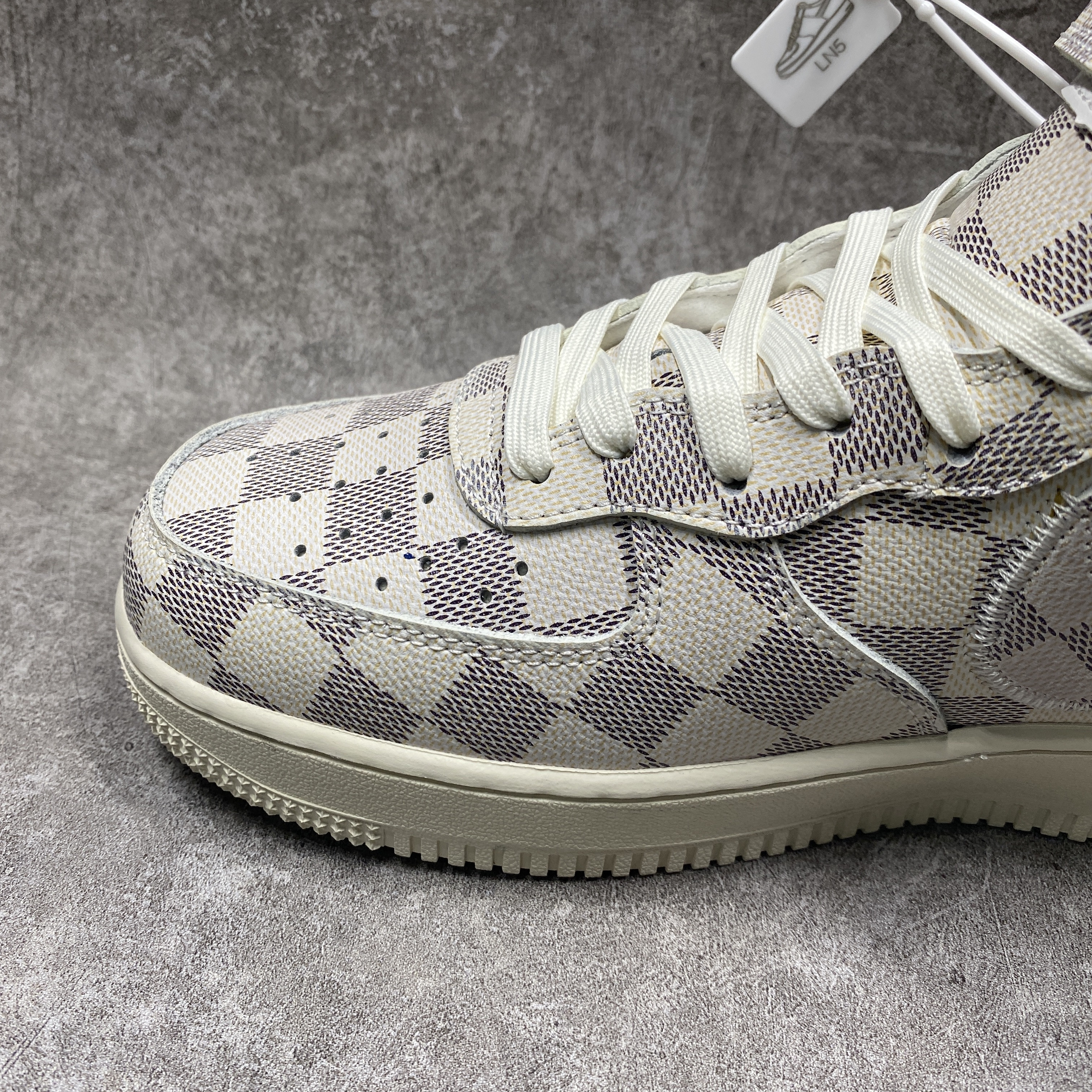 1V x Nike Air Force 1 Mid By Virgil Abloh Graffiti