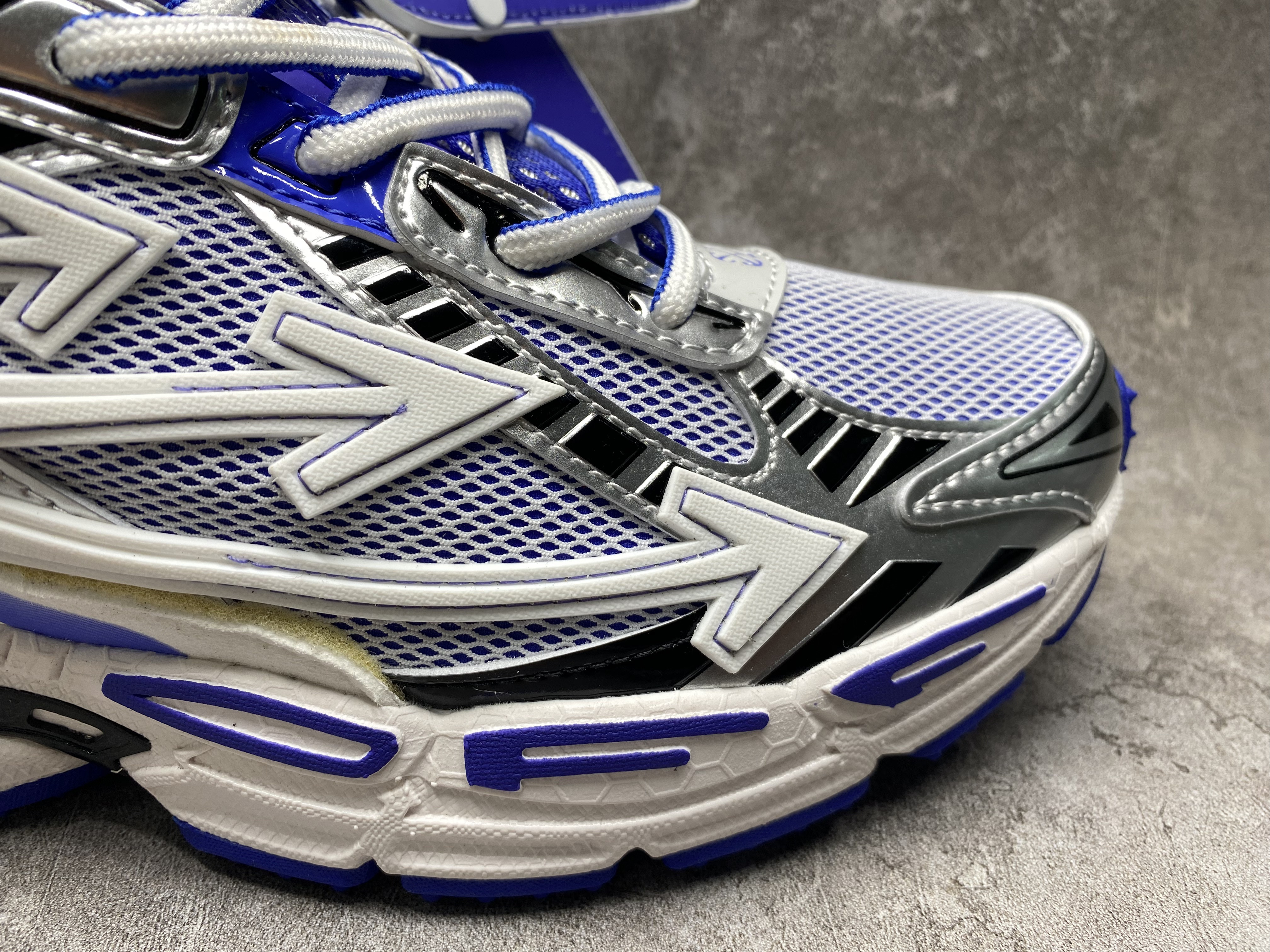 UA Off-White "BE RIGHT BACK"