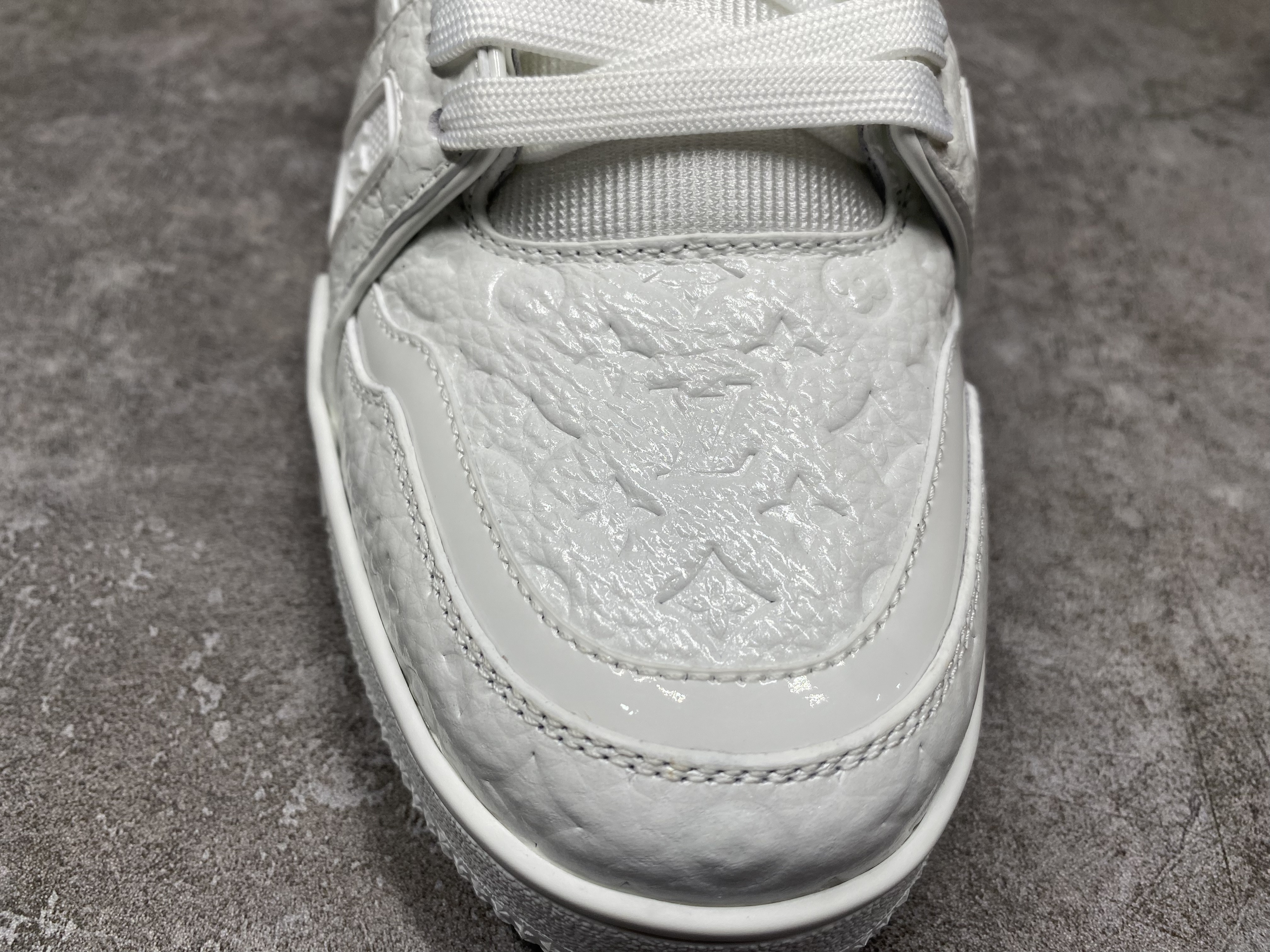 UA LV trainer Sneakers