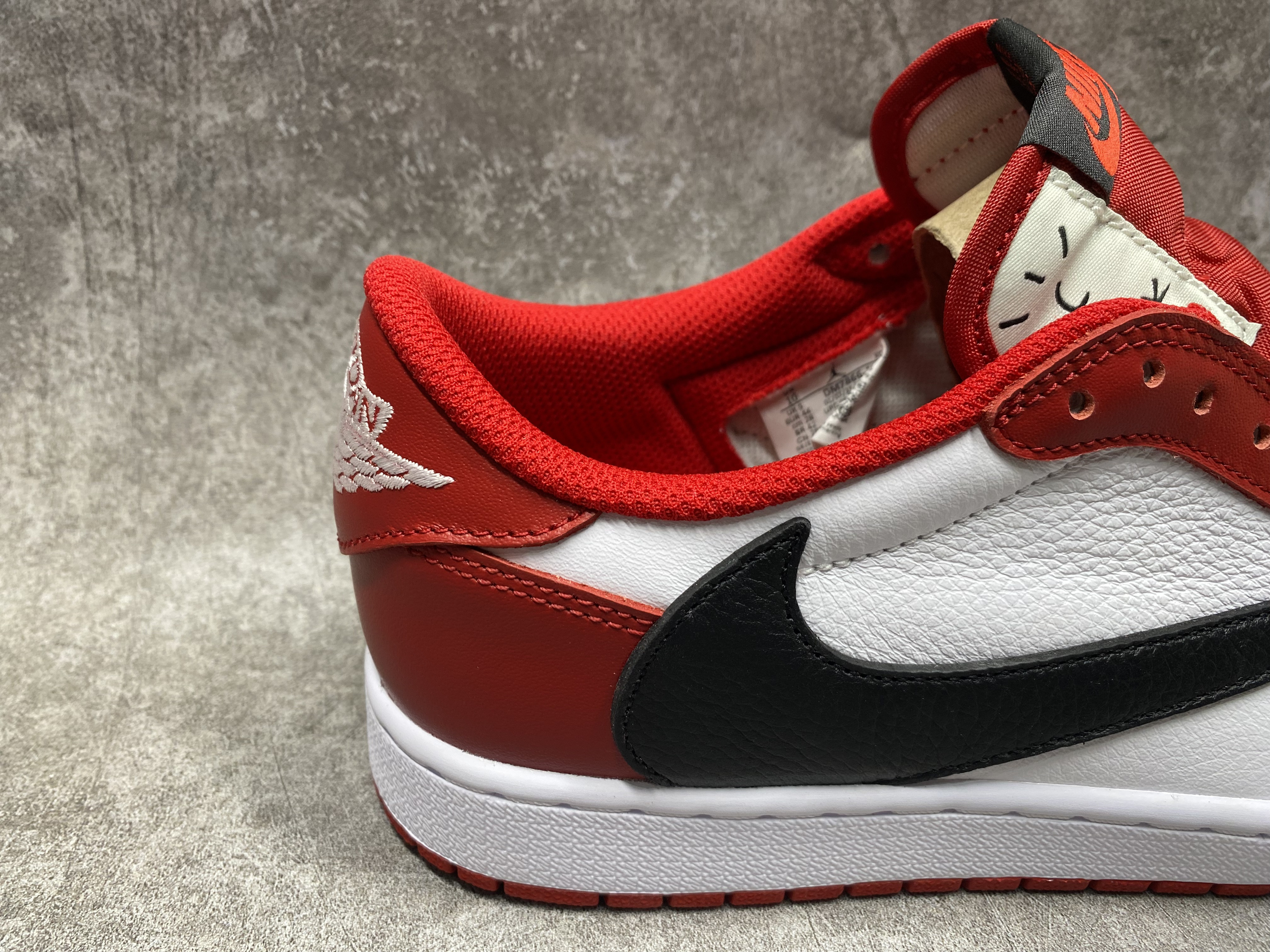 UA TRAVIS SCOTT X AIR JORDAN 1 LOW OG RED