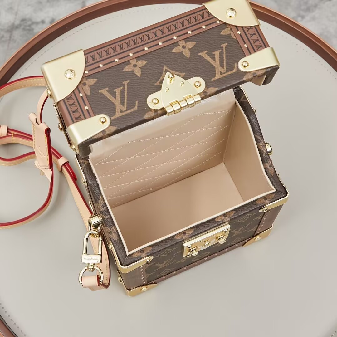 LV Camera Box M10079 17x13x7.5cm
