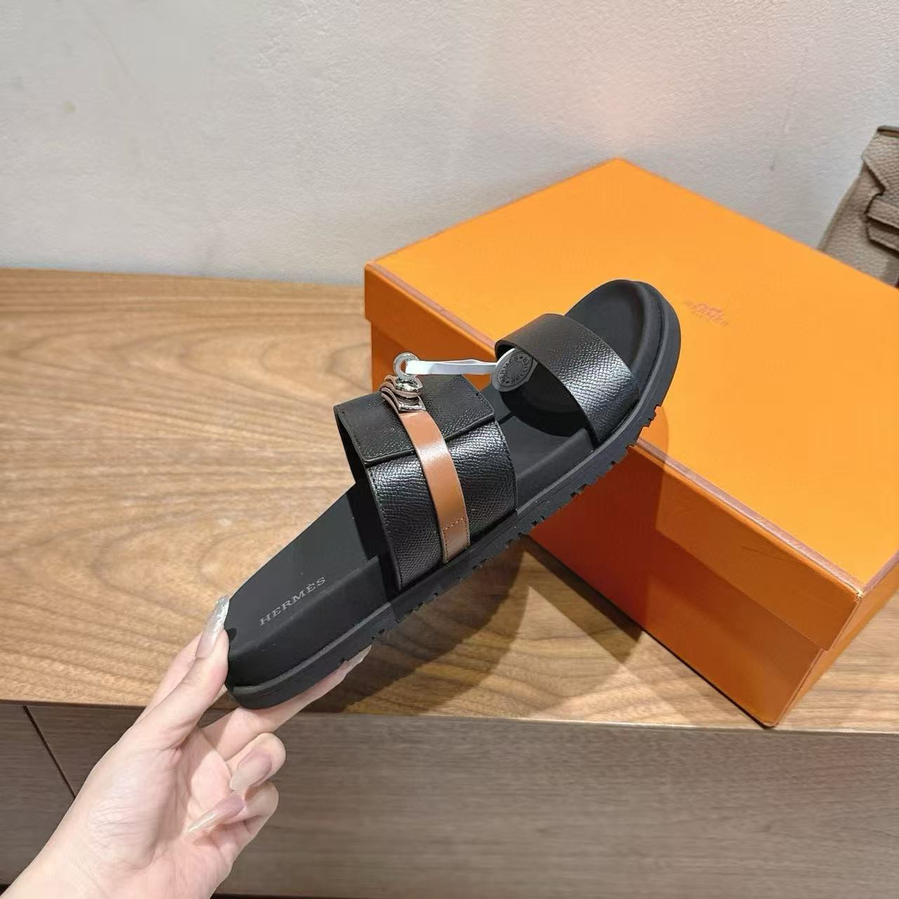 ua H**me5 jackson sandal