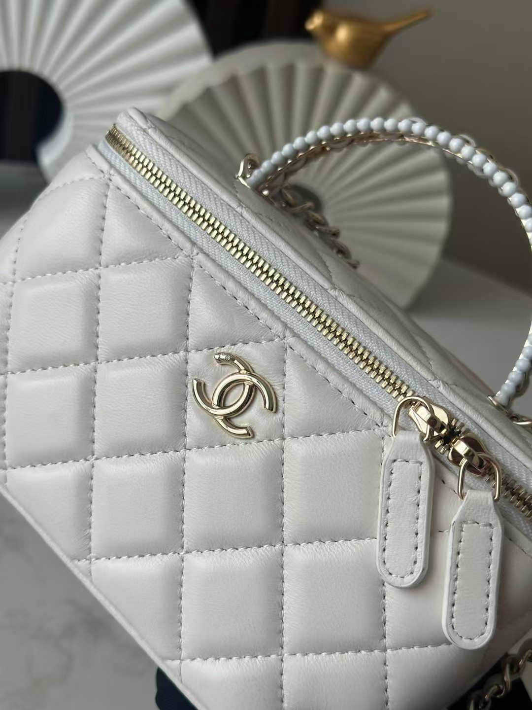 Ch*el vanity with chain 9.5x17x8cm