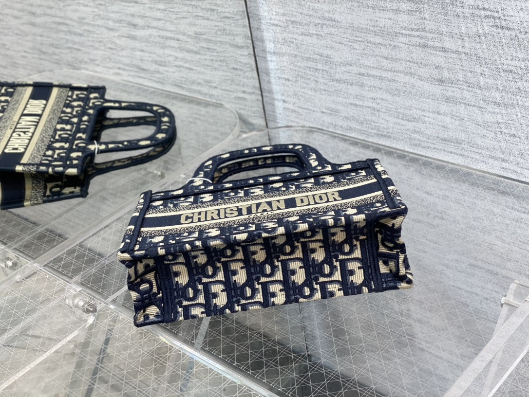 D*or book tote size mini 23*7*17cm