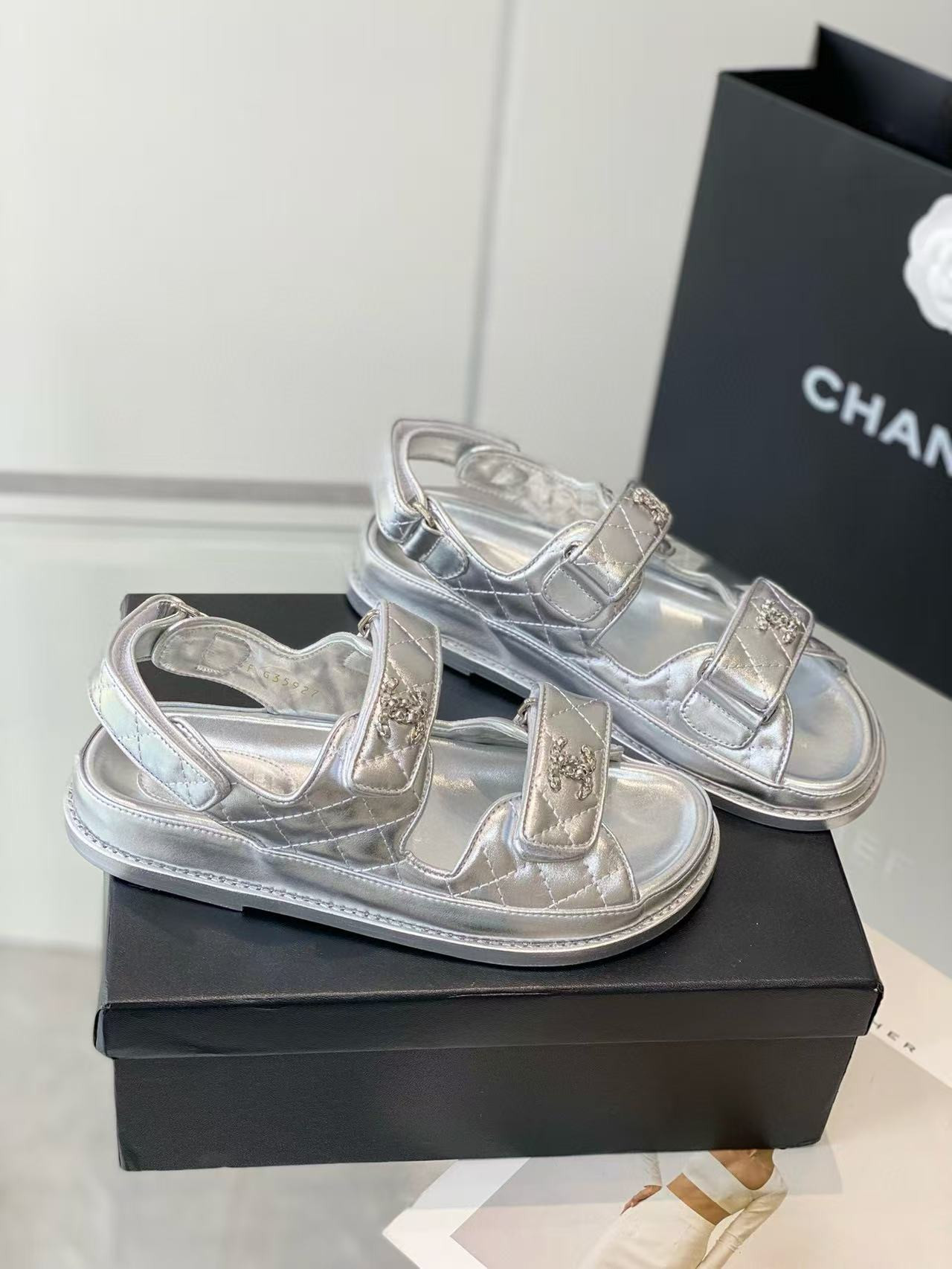 ua Ch*el sandals