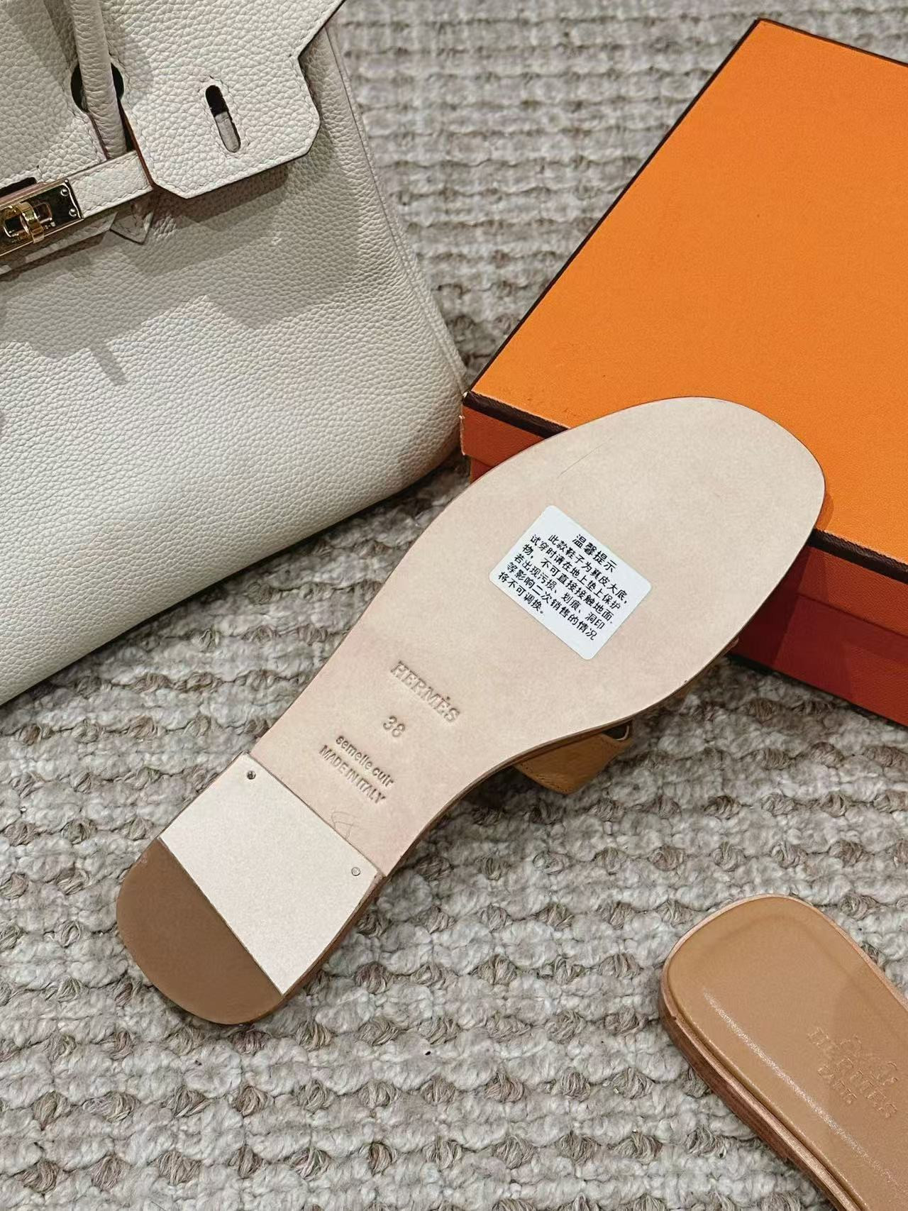 ua H**me5 oran sandal