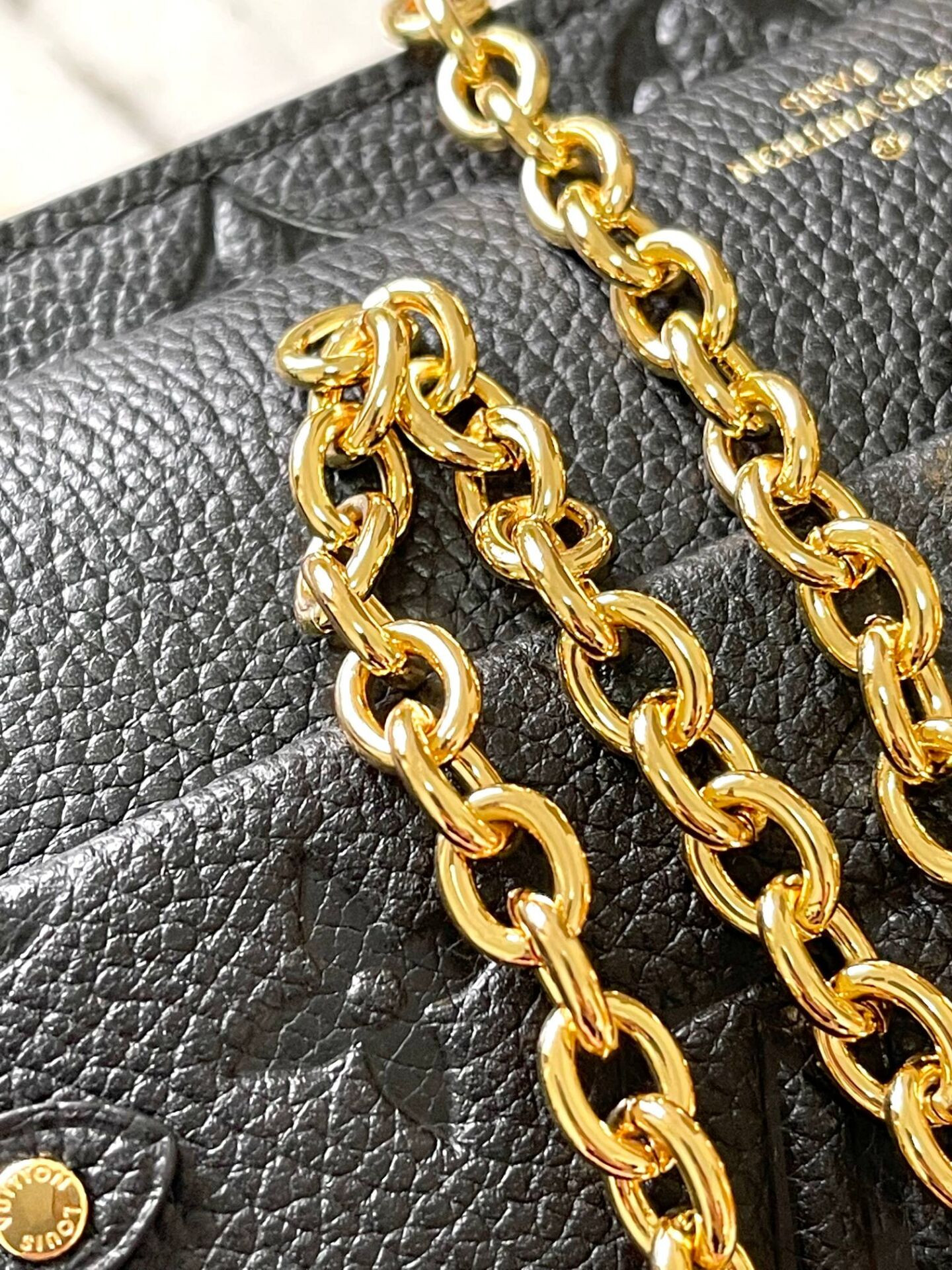 LV Vavin Chain Wallet M67839 19x12.5x4cm