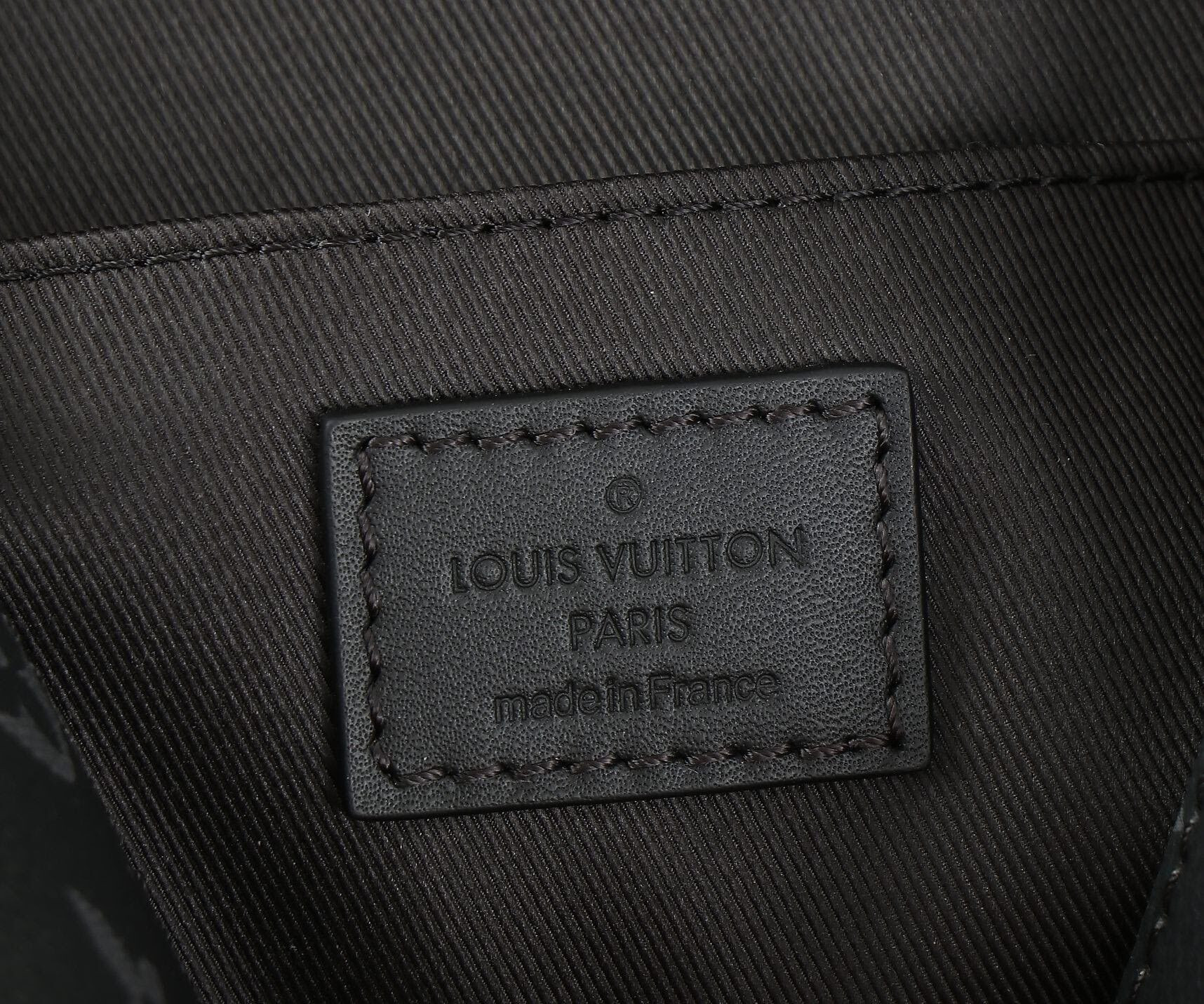 LV Montsouris Messenger PM M12519 20x17x7cm
