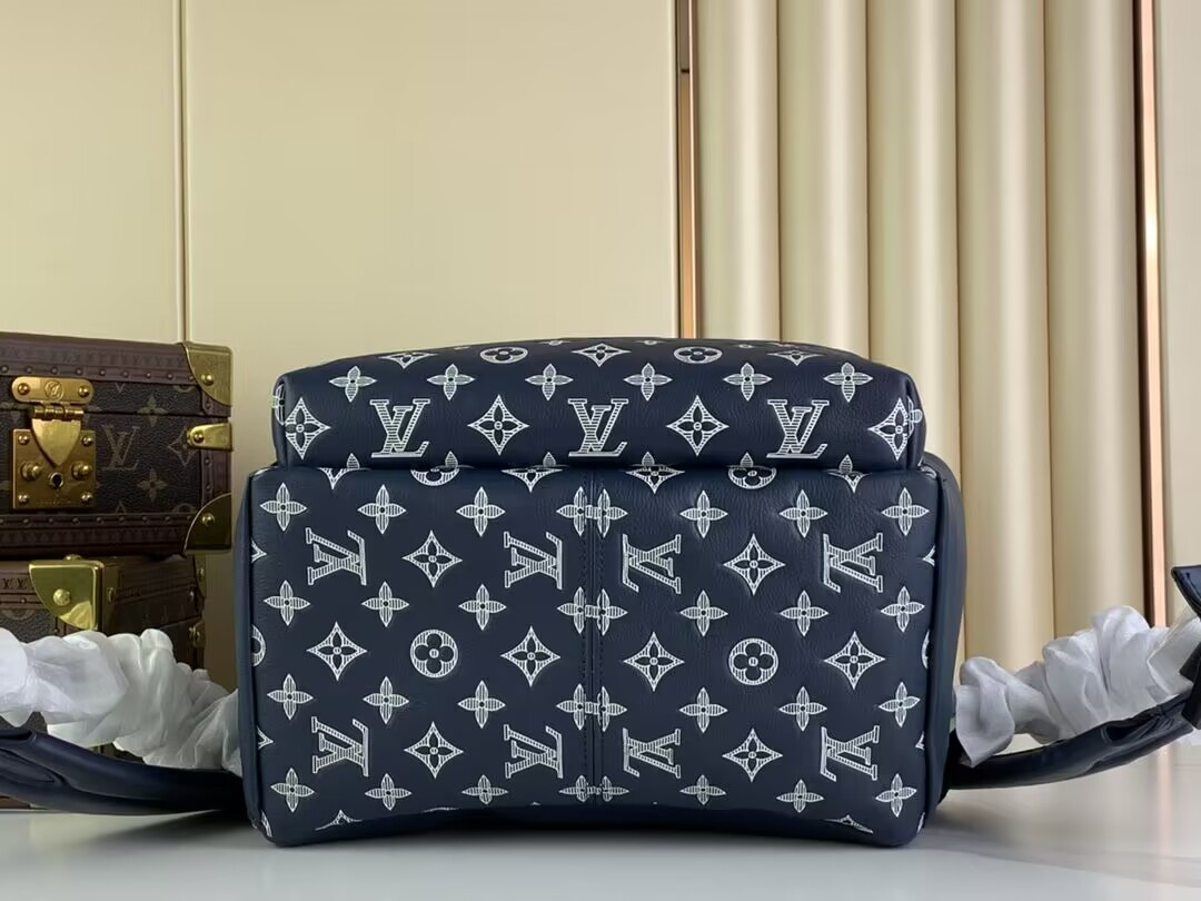 LV M24760 Discovery Backpack