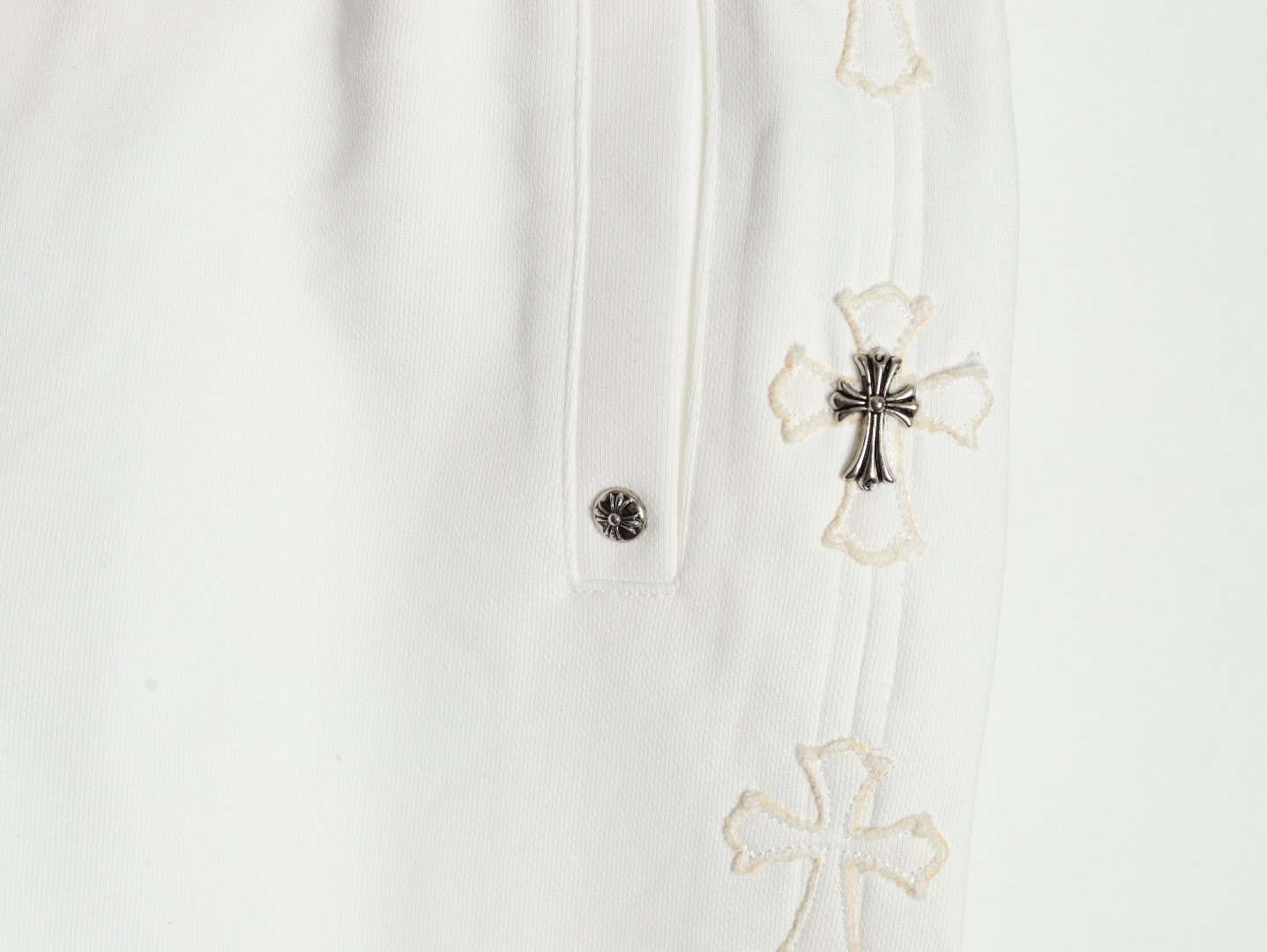 Ch**me He**ts 24ss shorts