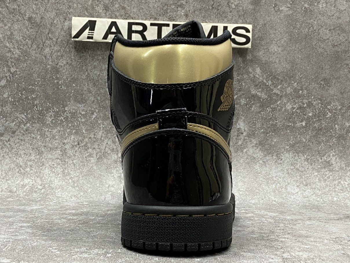 Air Jordan 1 Retro High Black Metallic Gold