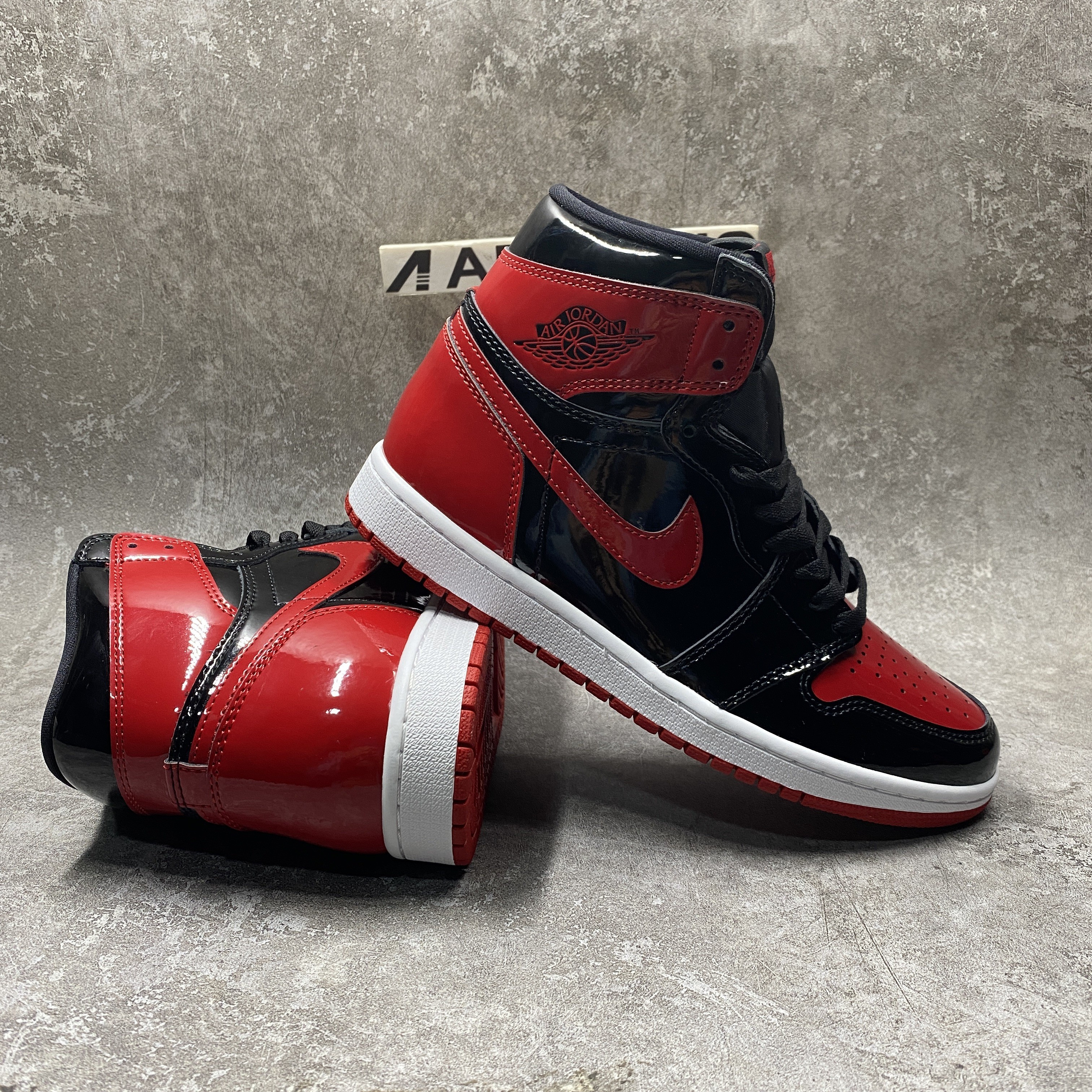 Air Jordan 1 Retro High OG Patent Bred