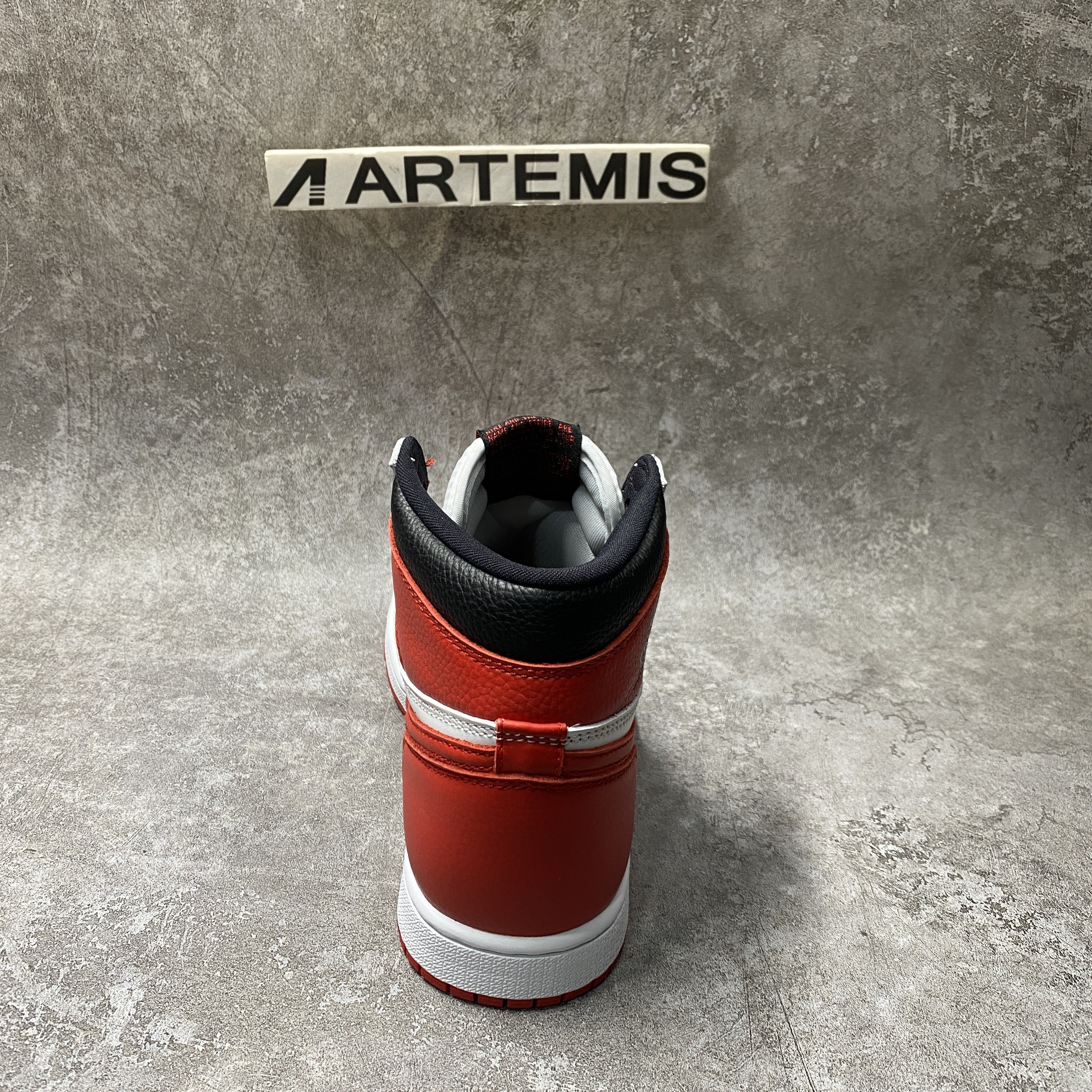 Air Jordan 1 High OG Heritage