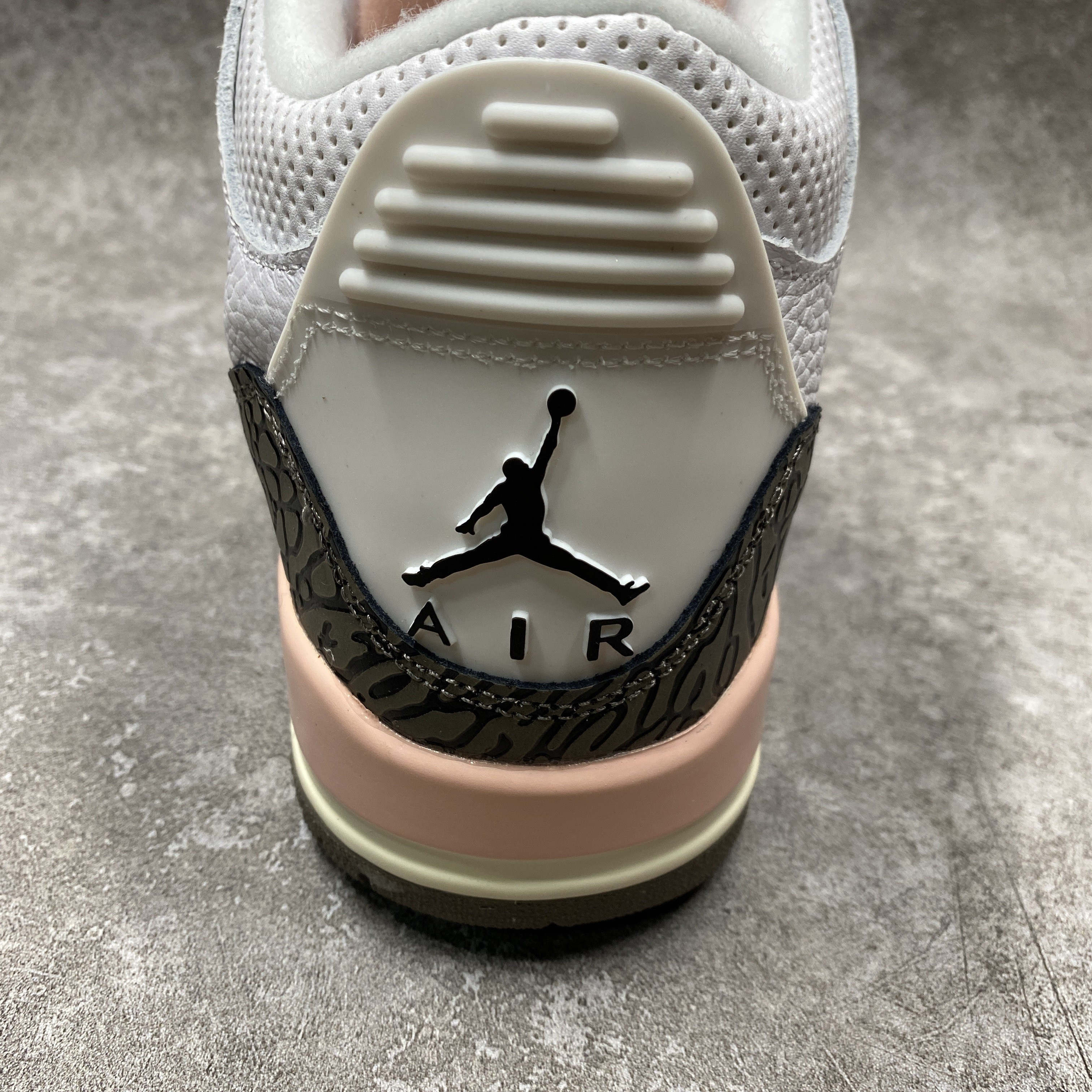 Air Jordan 3 Retro Neapolitan Dark Mocha