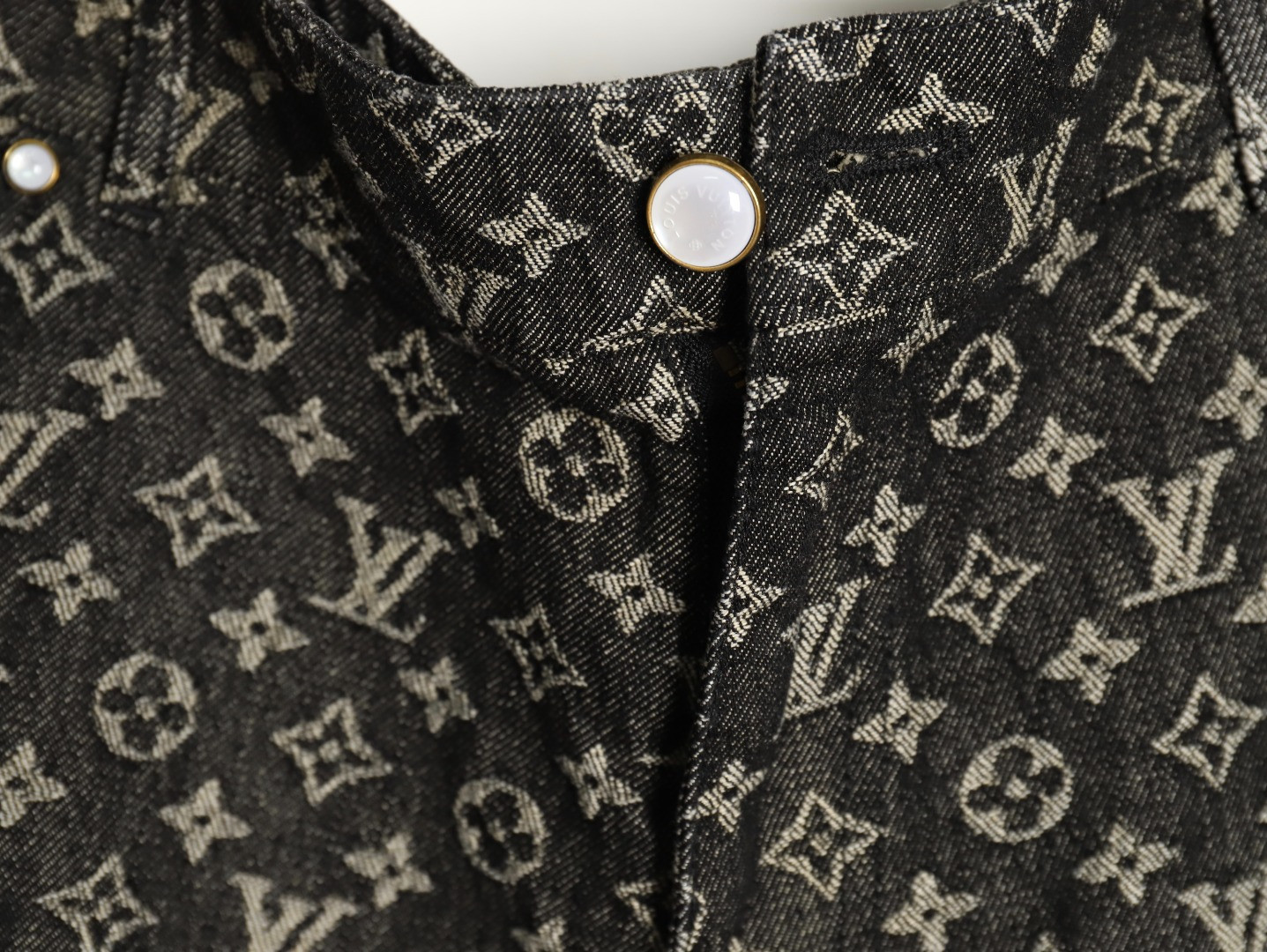 l0*is V*t0n lv shorts