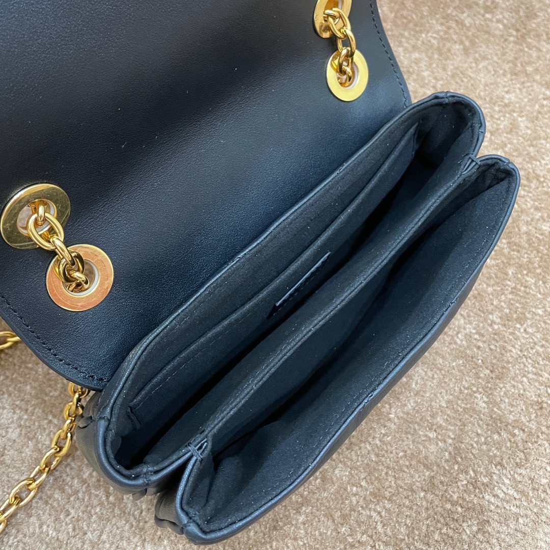 LV NEW WAVE CHAIN BAG PM M20687