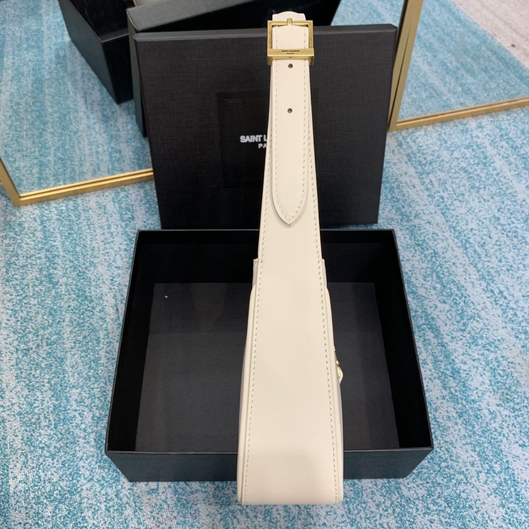 Y*L le 5 À 7 in smooth leather blanc vintage 23 x 16 x 6.5 cm