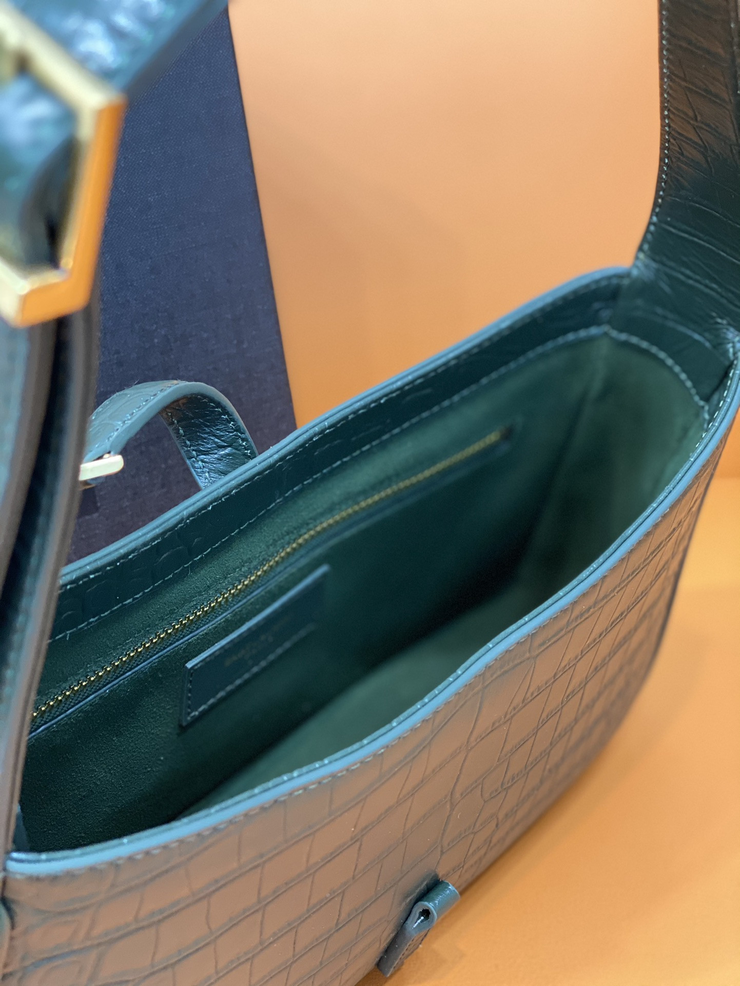 Y*L le 5 À 7 in crocodile-embossed shiny leather 23 x 16 x 6.5 cm