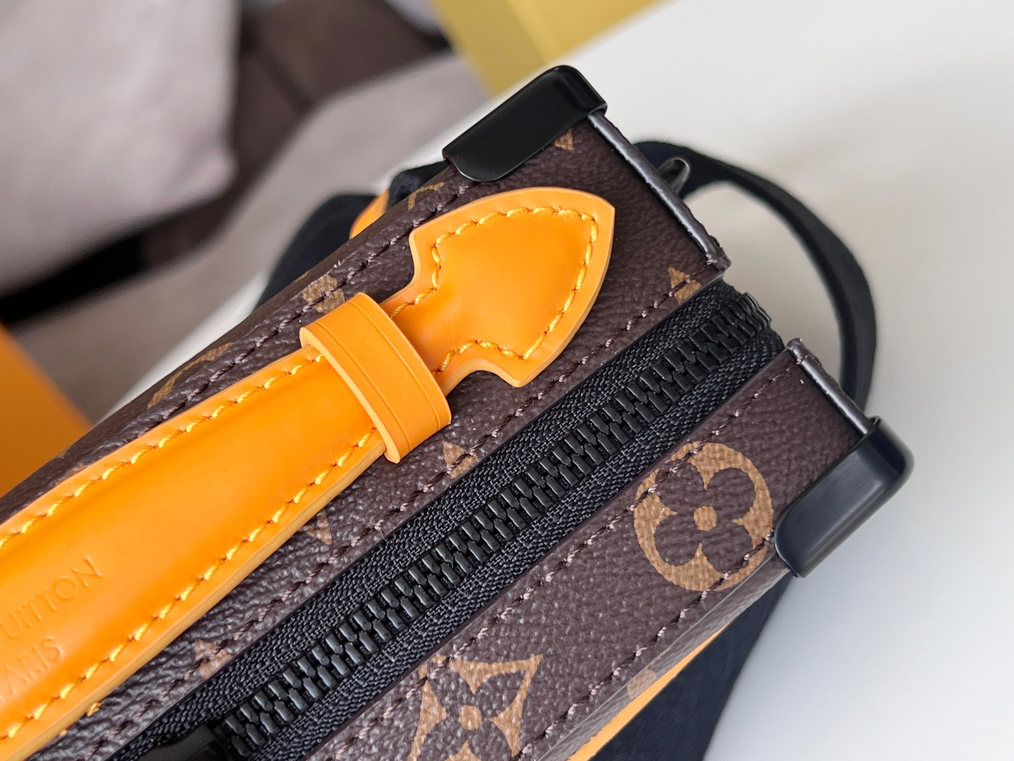 LV Handle Soft Trunk M46689 21.5x15x7cm