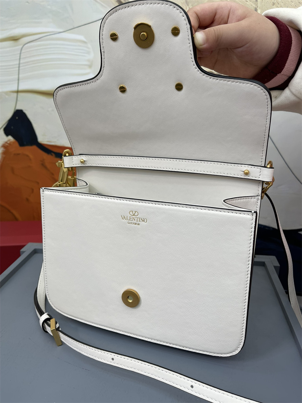 Va1e*ntin0 garavani locÒ calfskin shoulder small bag 22 x 16 x 7 cm