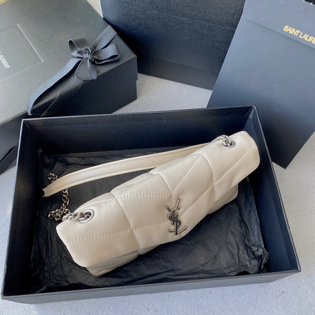 Y*L puffer in leather white silver 23 x 15.5 x 5.8 cm