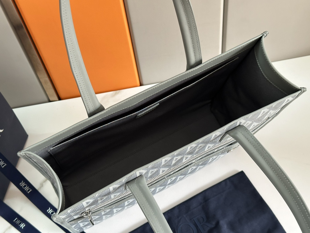 D*or safari tote bag gray in grained calfskin 15.5 x 14 x 4.5 inches