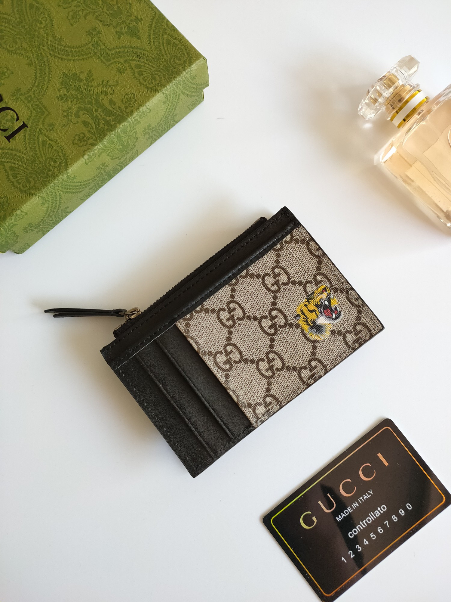 G*u*i gg  card case wallet