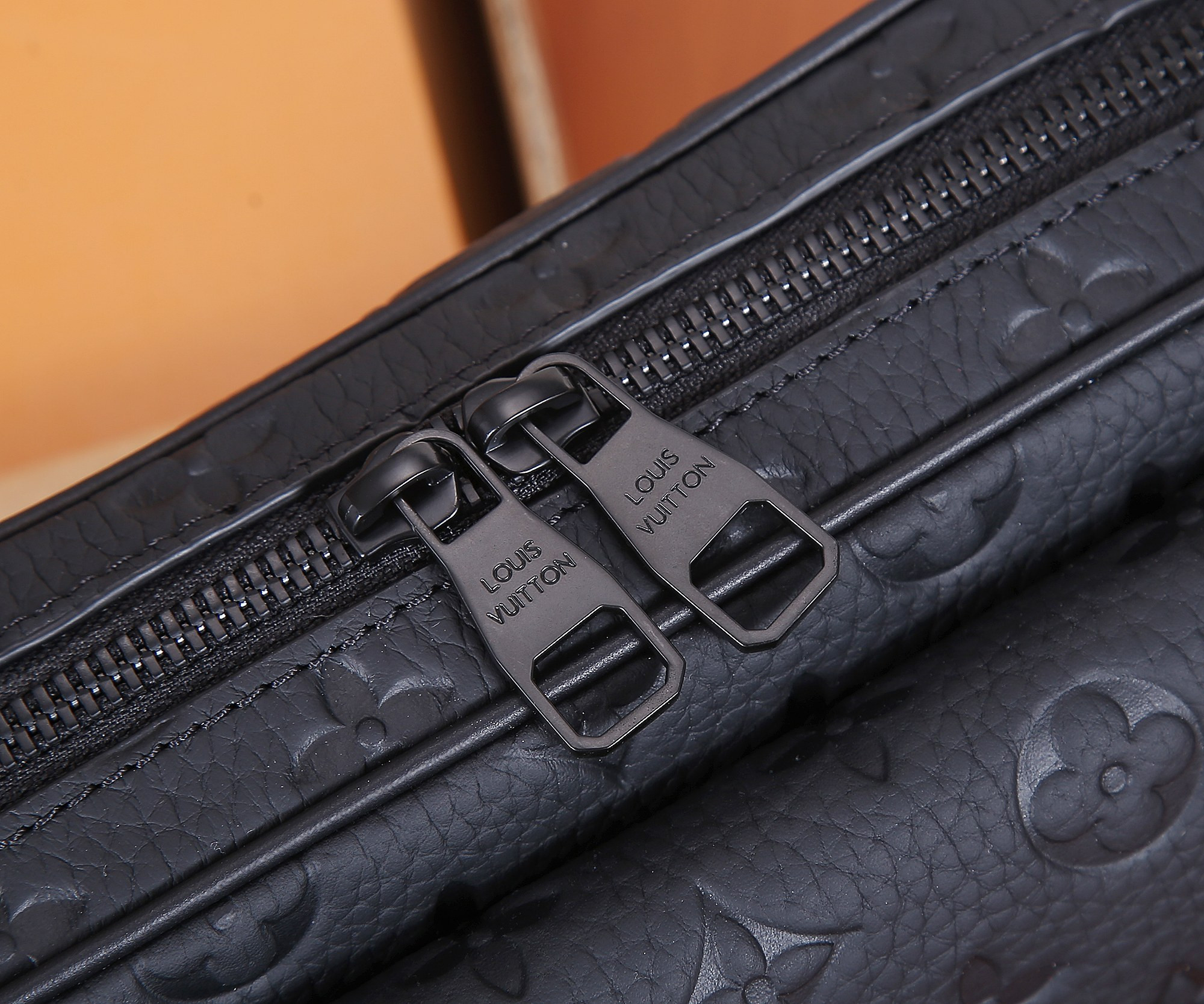 LV M23742 Steamer Messenger 24 x 17 x 5 CM