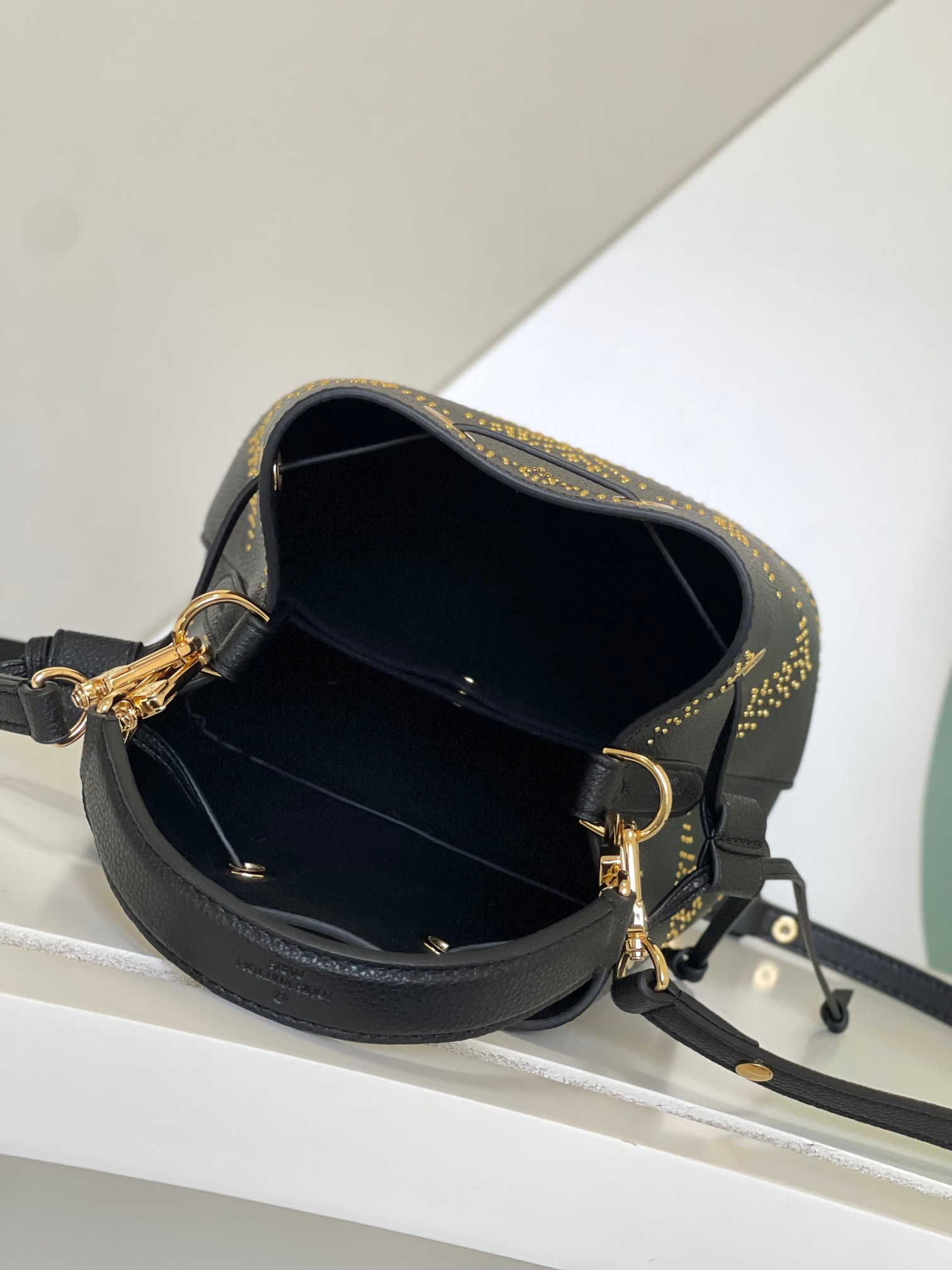 LV M46734 Néonoé BB 7.9 x 7.9 x 5.1 inches