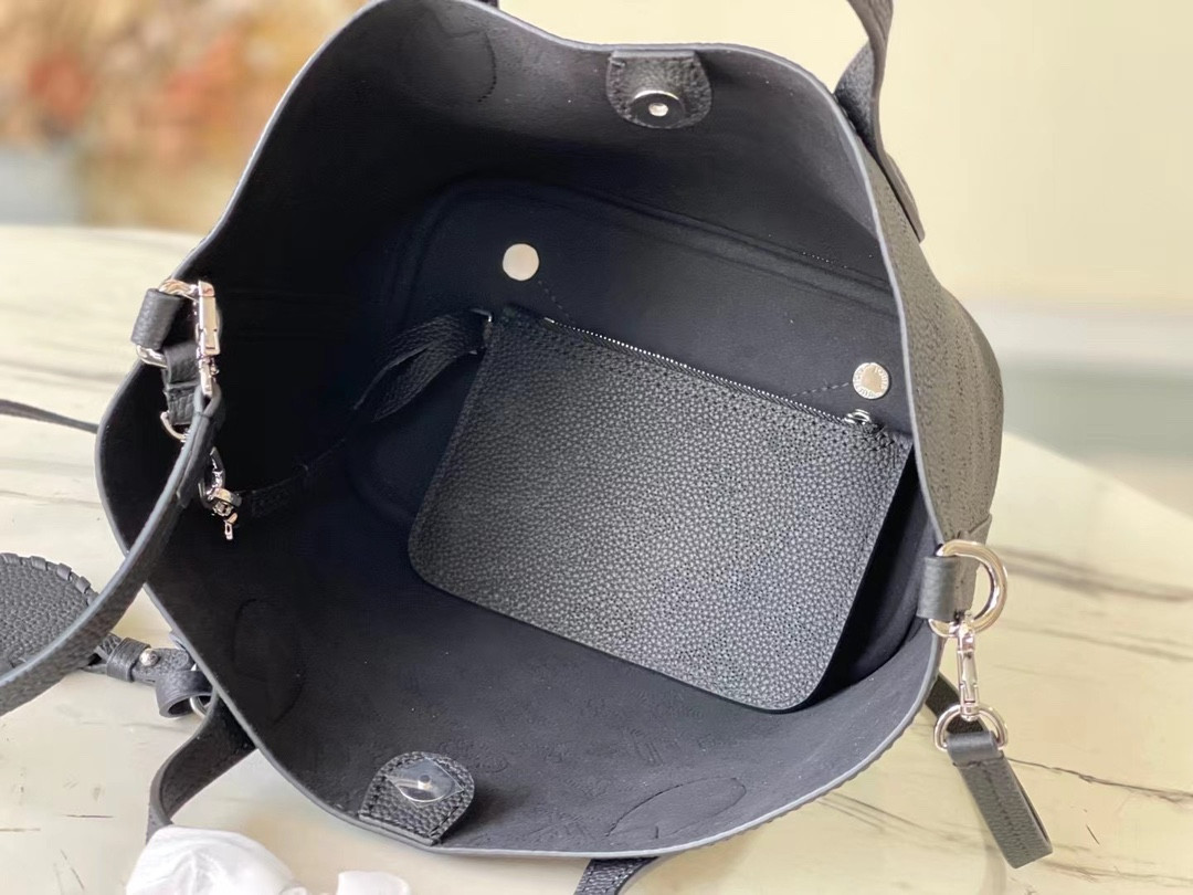 LV Blossom M21848 20.0 x 20.0 x 12.5 CM