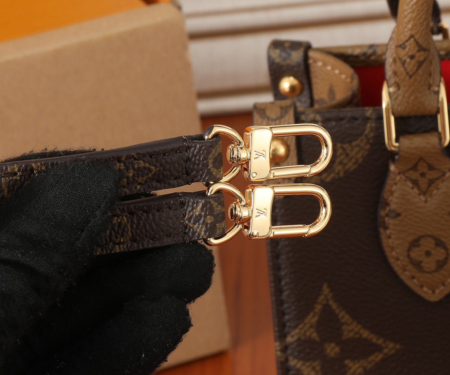 LV OnTheGo BB M46839 7.1 x 5.9 x 3.3 inches