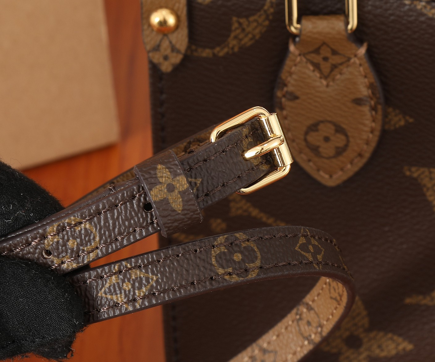 LV OnTheGo BB M46839 7.1 x 5.9 x 3.3 inches