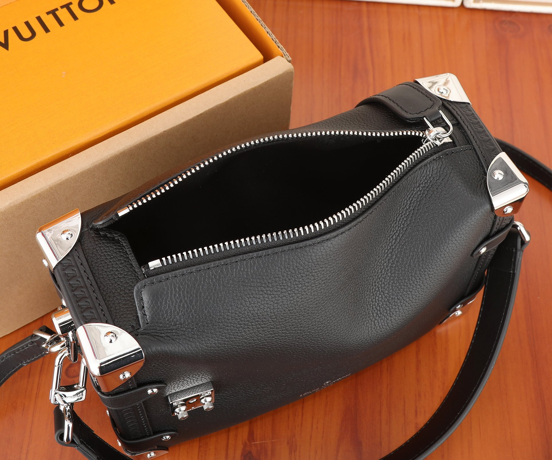 LV Side Trunk MM M25160 8.3 x 5.5 x 2.4 inches