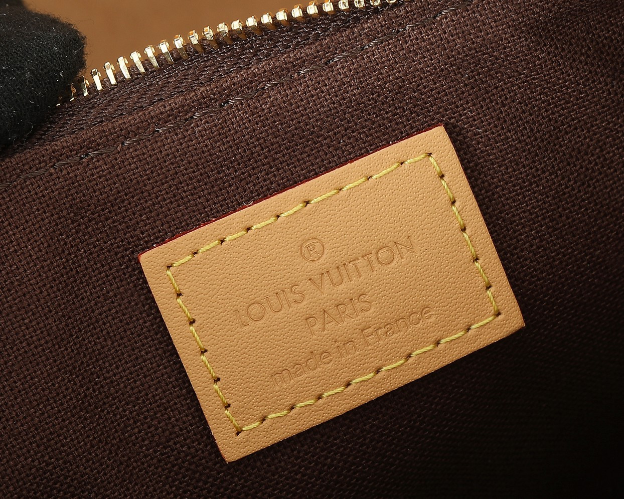 LV Liv Pochette M83008 9.6 x 5.3 x 2.6 inches