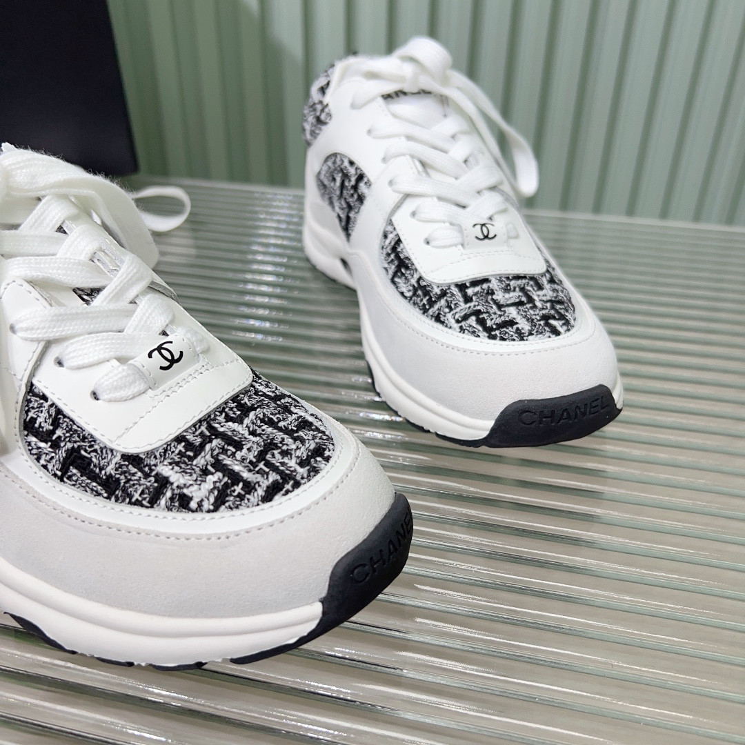 ua Ch*el sneakers tweed