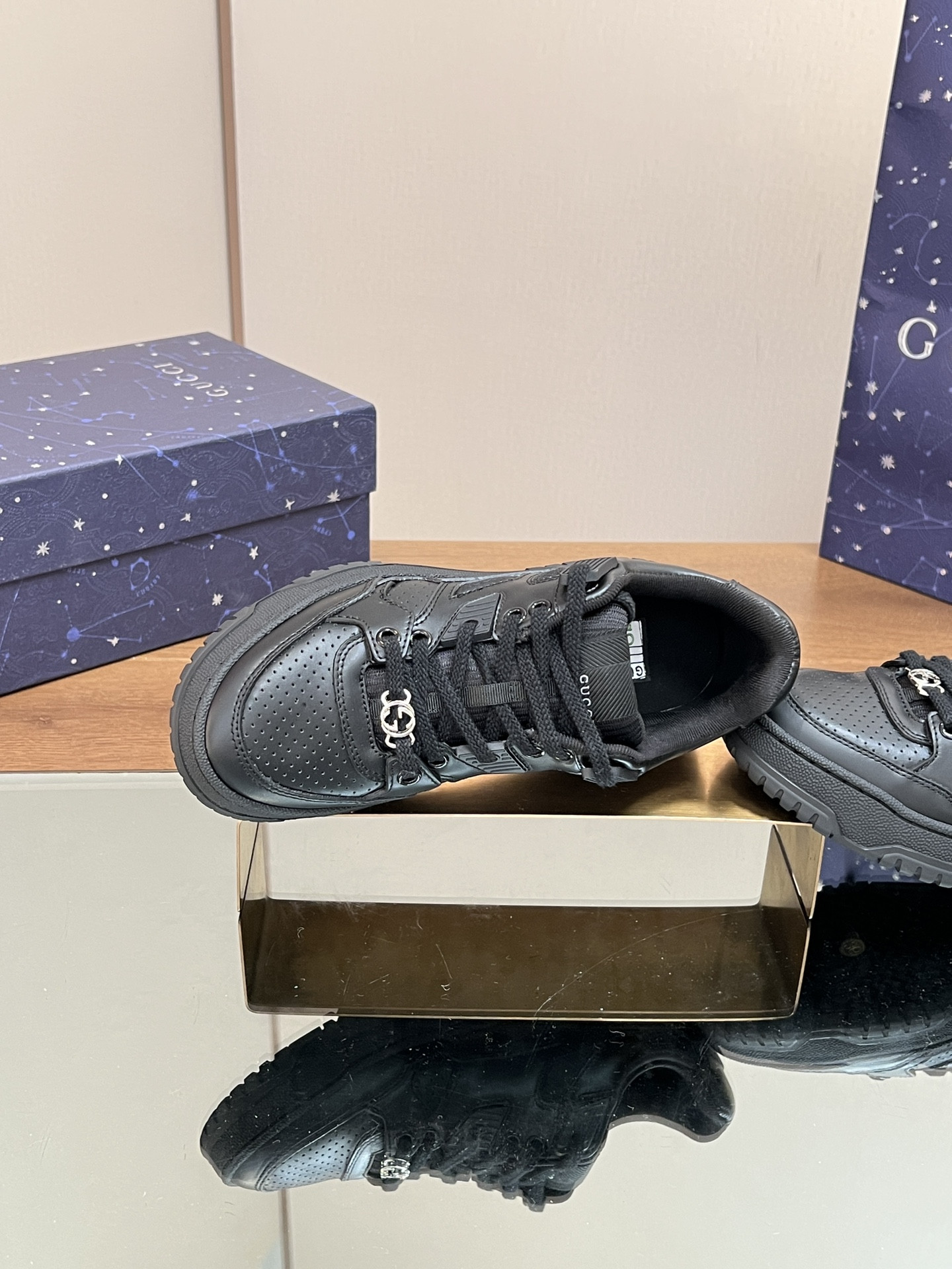 ua G*u*i low-top sneaker