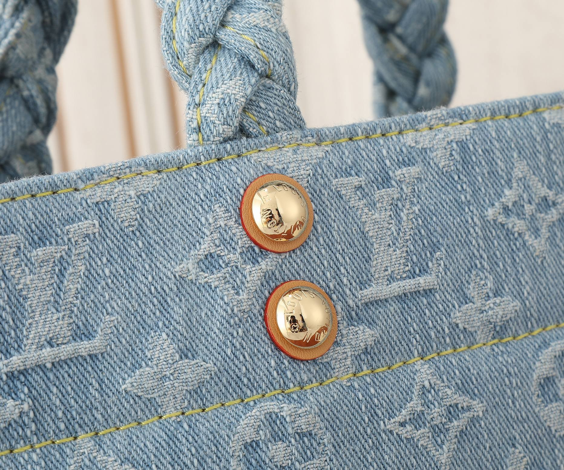 LV Let Go PM M42897 11 x 9.1 x 4.1 in