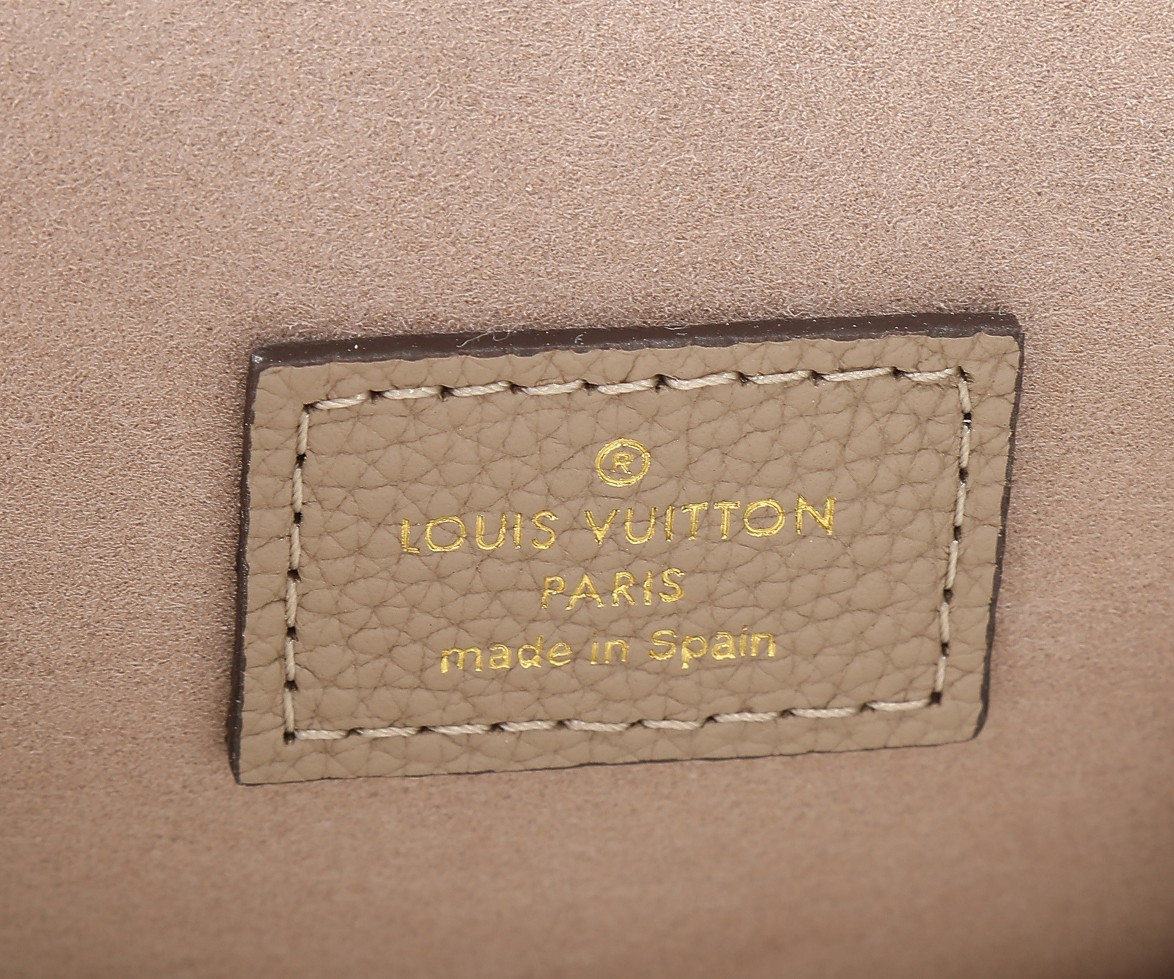 LV Nano Diane M83300 7.5 x 4.1 x 2.4 in