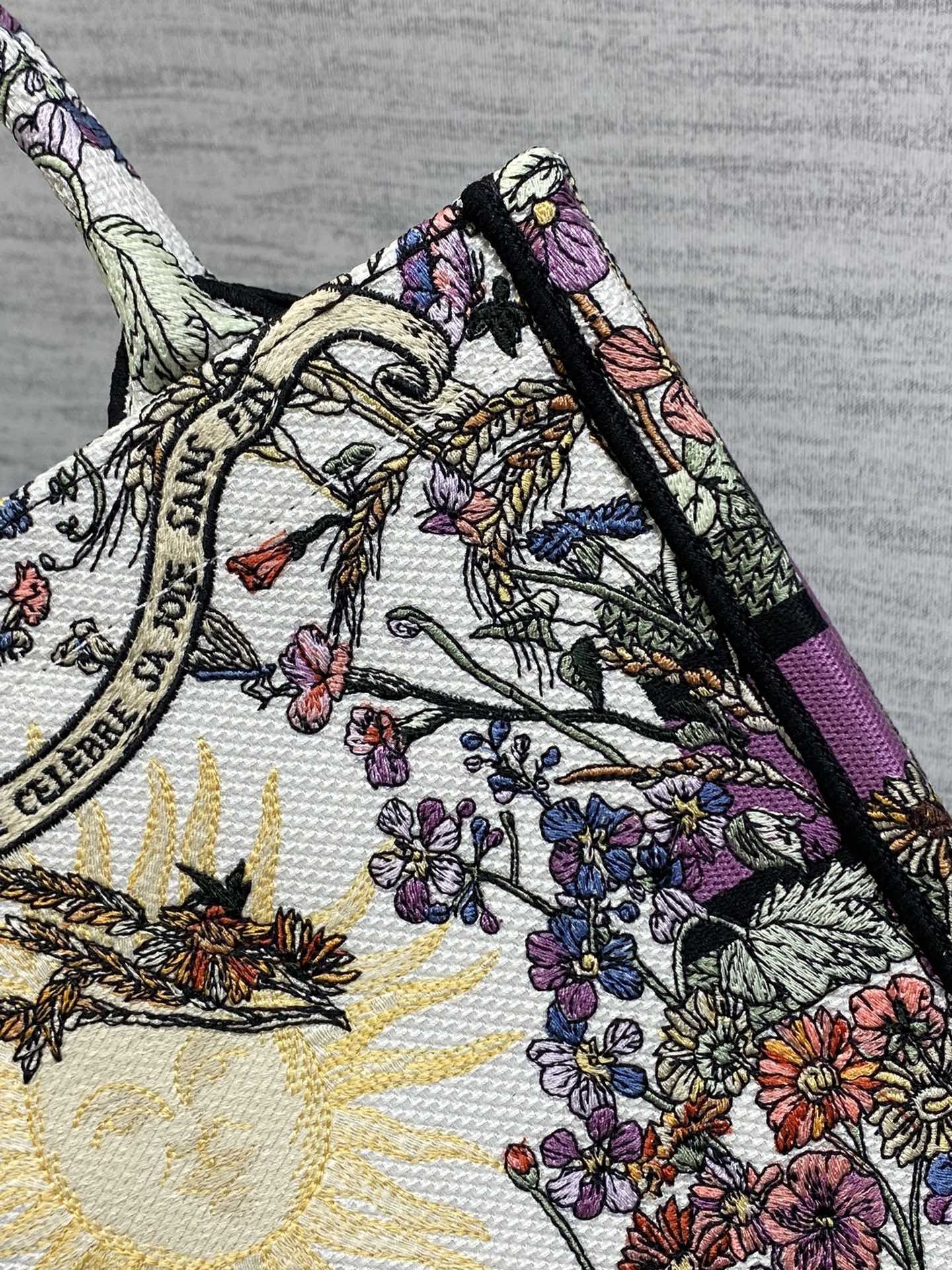 small D*or book tote ecru multicolor D*or 4 saisons Été soleil embroidery 26x8x22cm