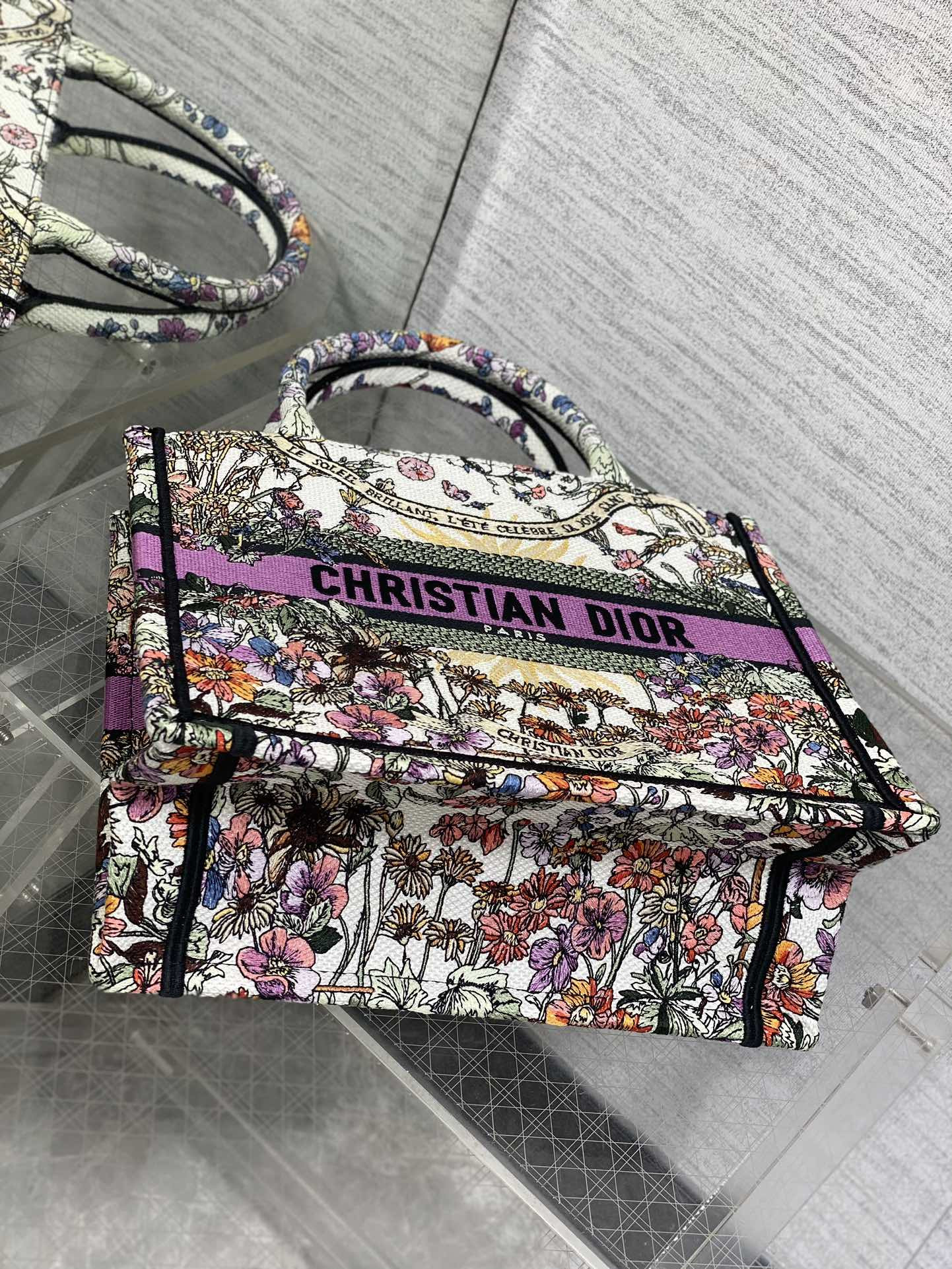 small D*or book tote ecru multicolor D*or 4 saisons Été soleil embroidery 26x8x22cm