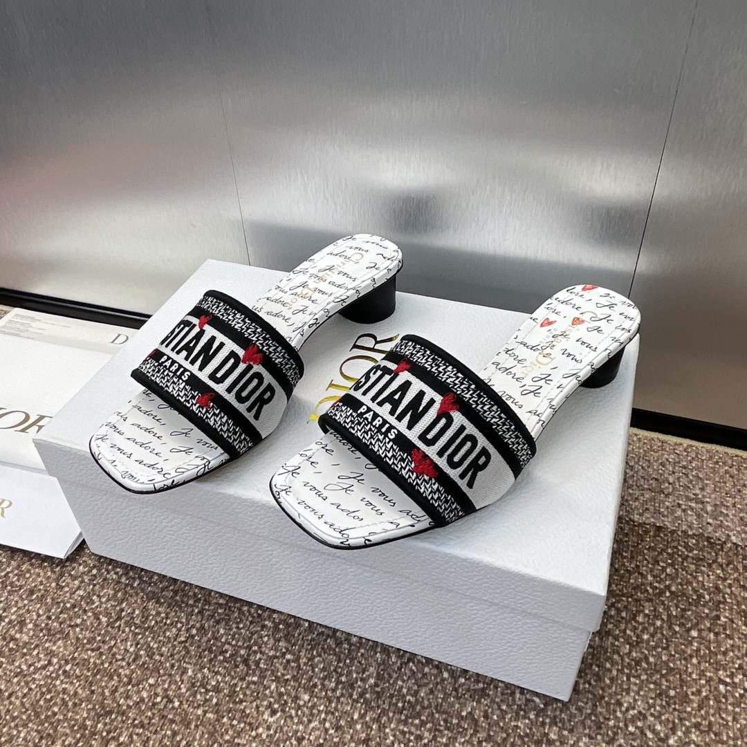 ua D*oramour dway heeled slide