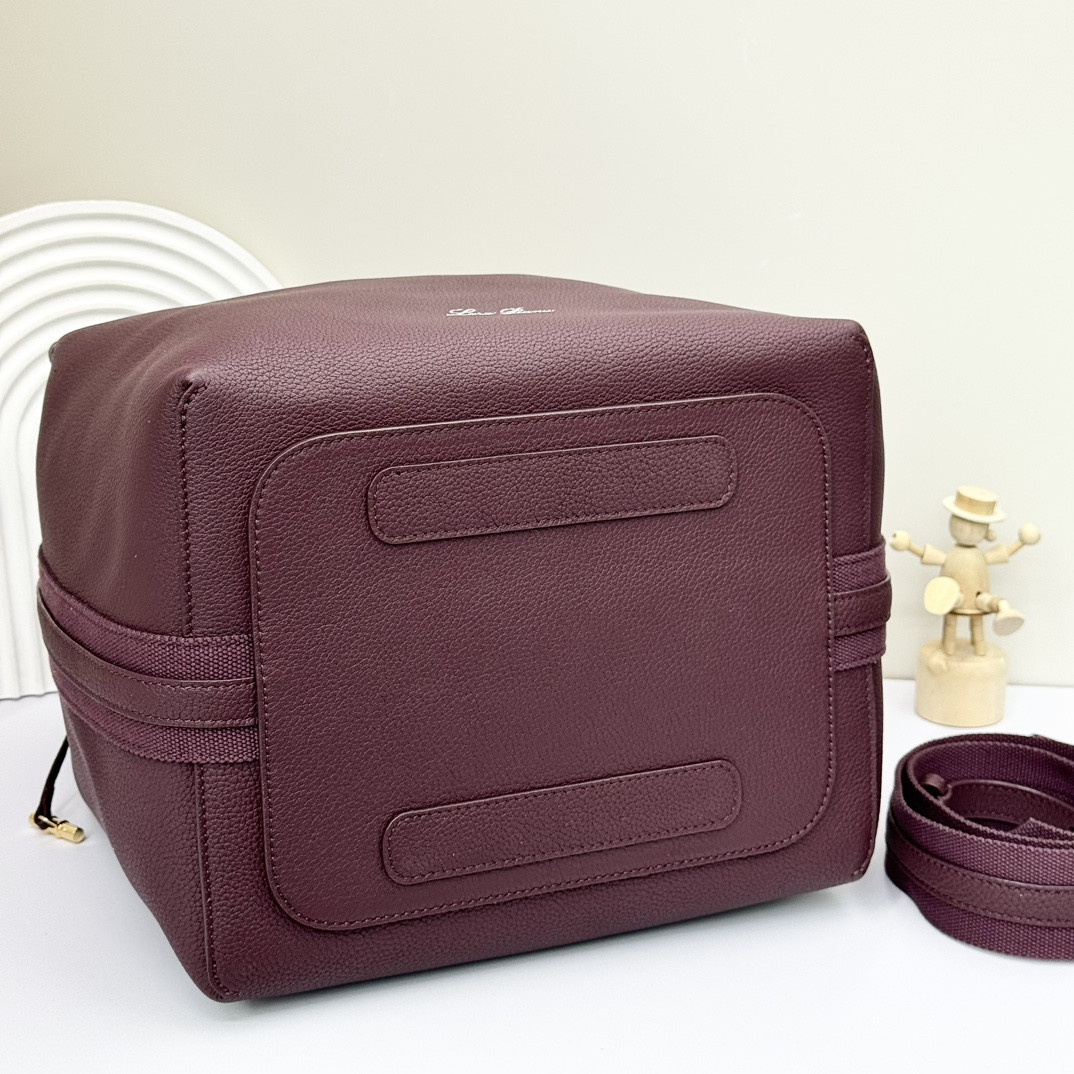 L**o p*ana large bale bag grained calfskin 24 x 20 x 27 cm