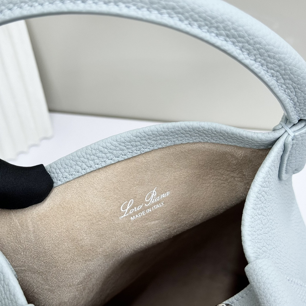 L**o p*ana small bale bag grained calfskin 17 x 17 x 21 cm